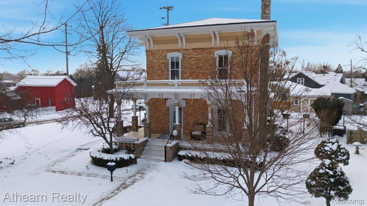 Howell, MI 48843,325 Lake ST