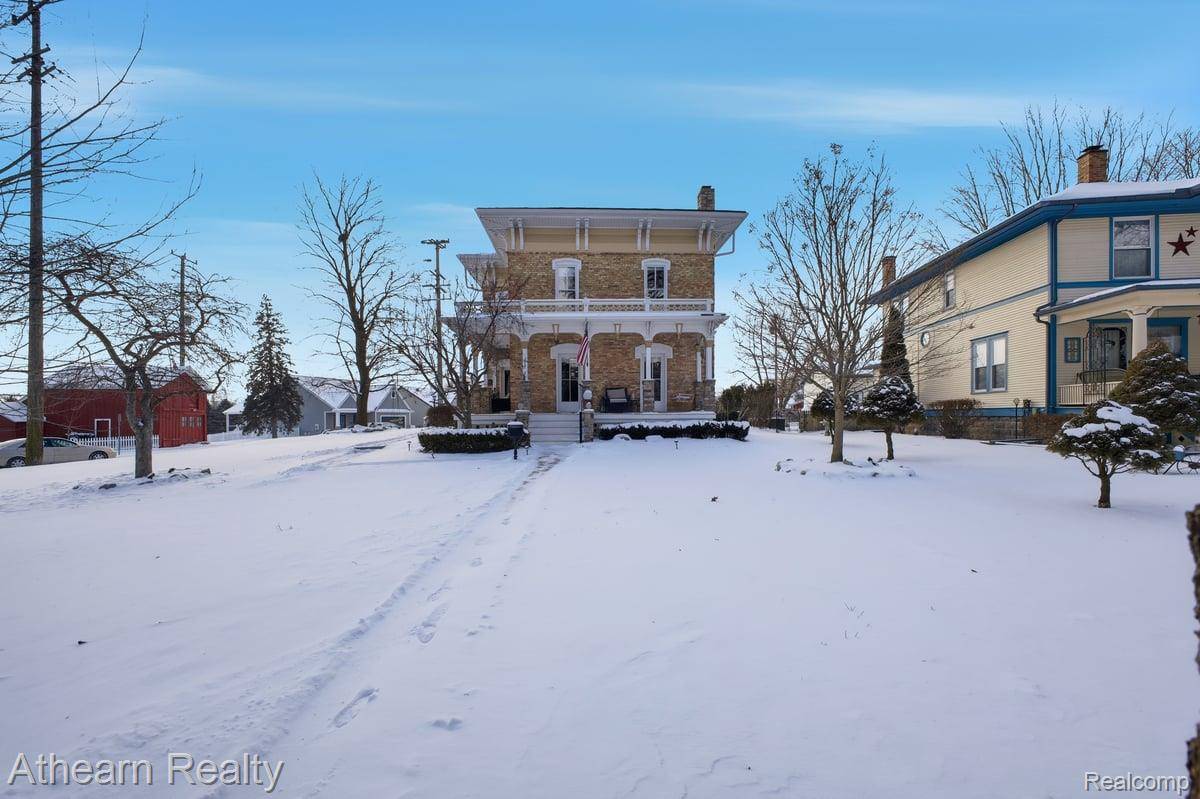 Howell, MI 48843,325 Lake ST