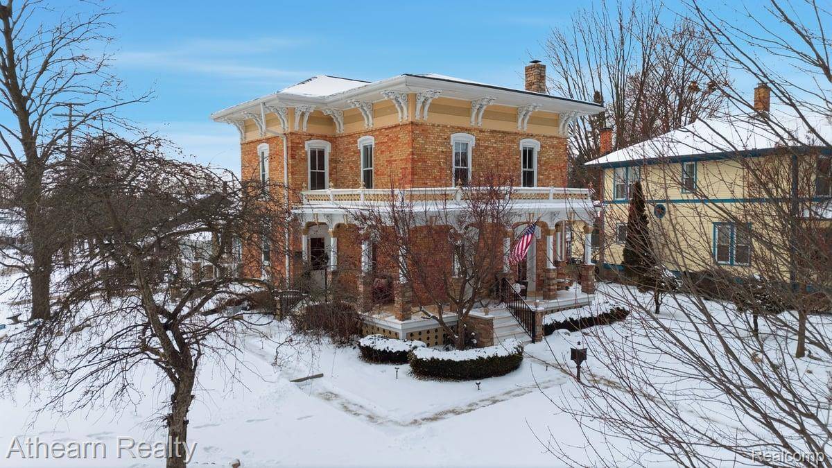 Howell, MI 48843,325 Lake ST