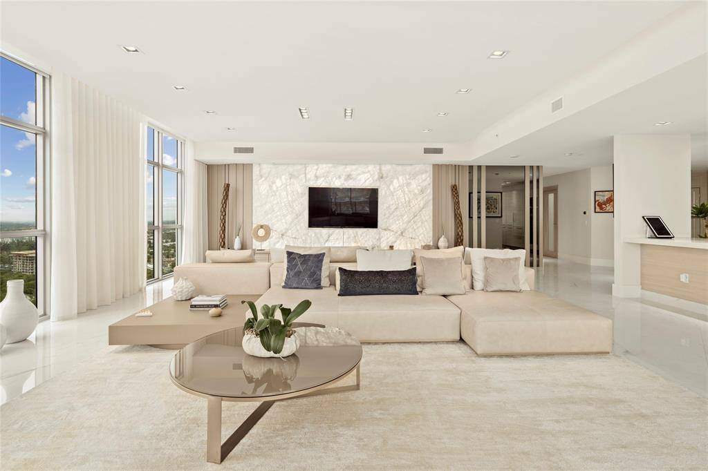 Aventura, FL 33160,17301 Biscayne Blvd #PH 7