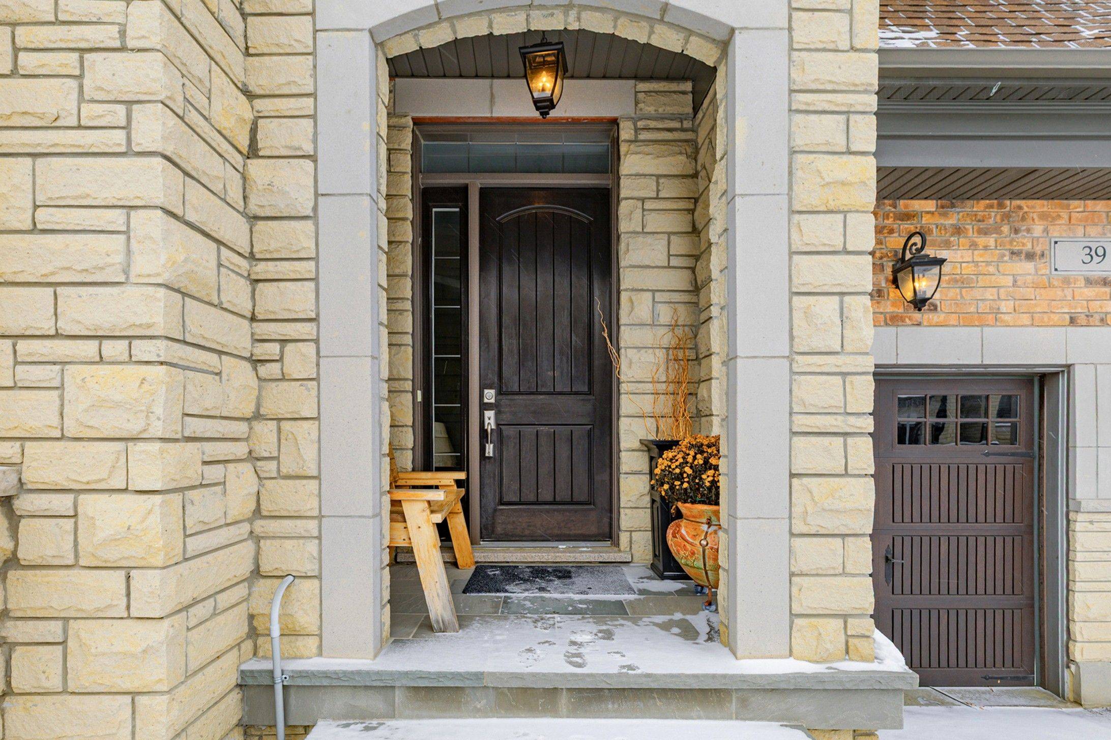 King, ON L7B 0P5,39 Cairns Gate