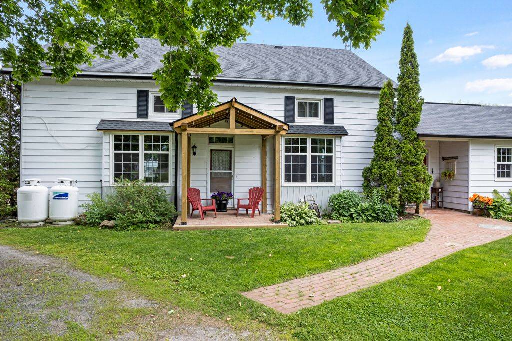 Rideau Lakes, ON K0G 1V0,4 Station RD