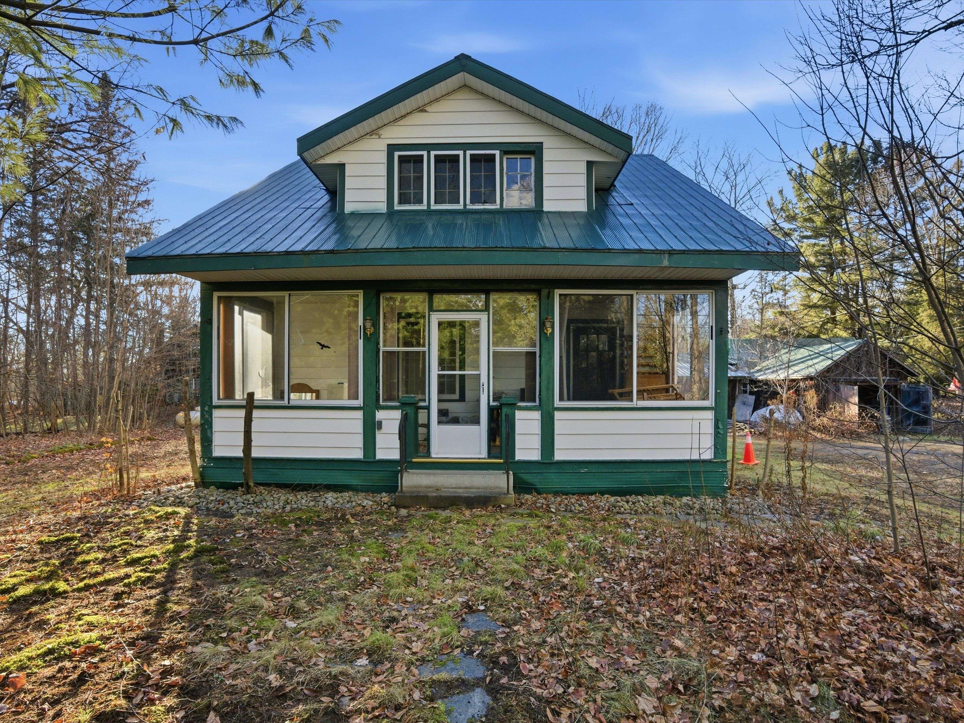 Seguin, ON P0C 1J0,11 Victoria ST W