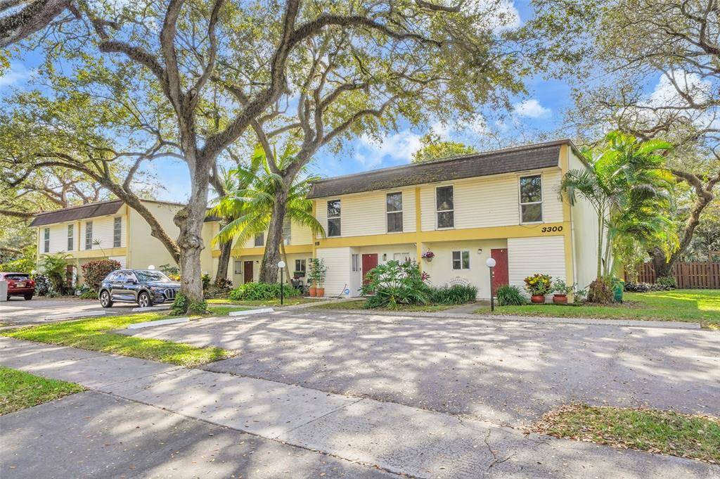 Hollywood, FL 33021,3300 Atlanta St #15F