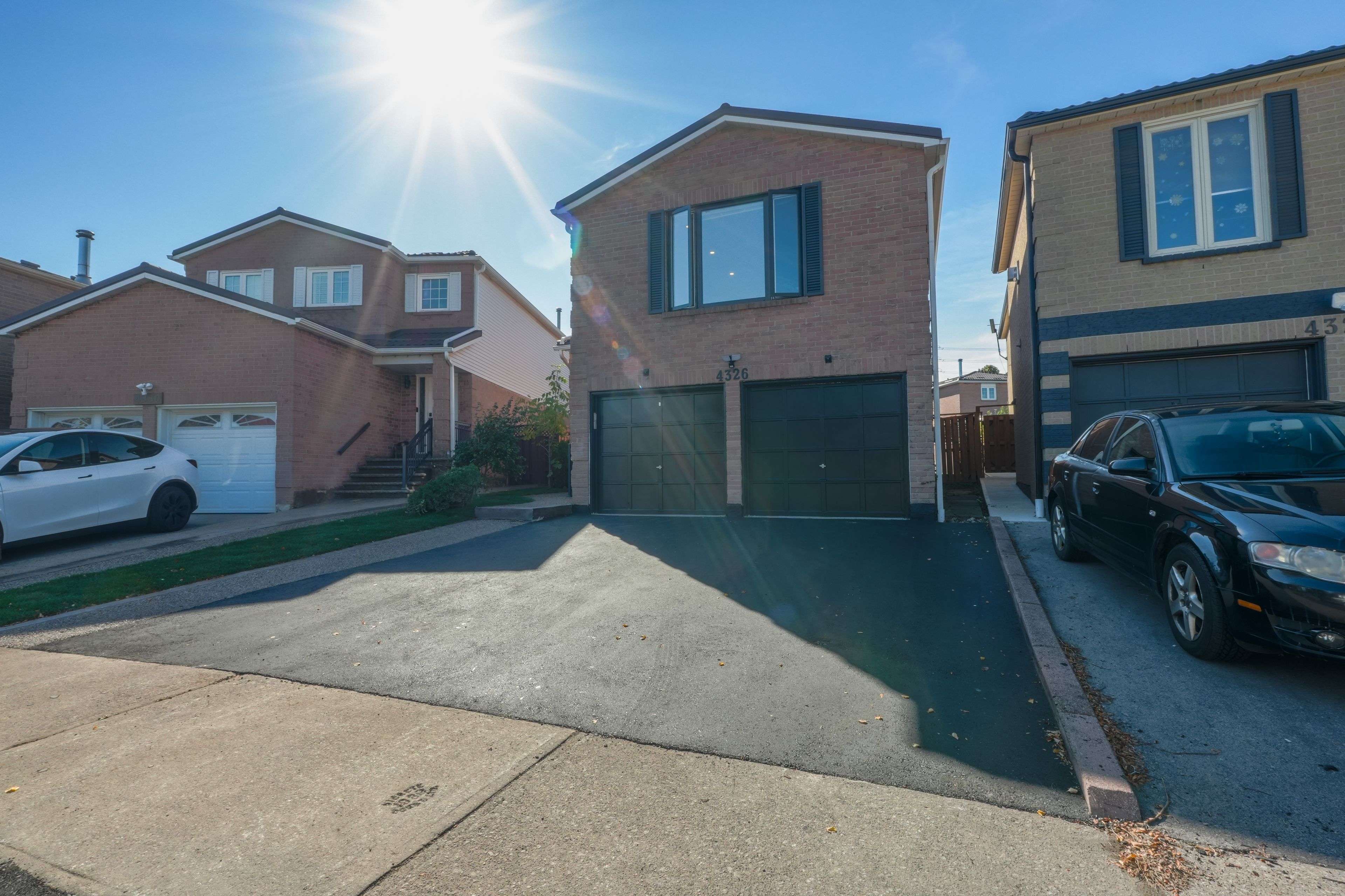 Mississauga, ON L5R 2B2,4326 Waterford CRES