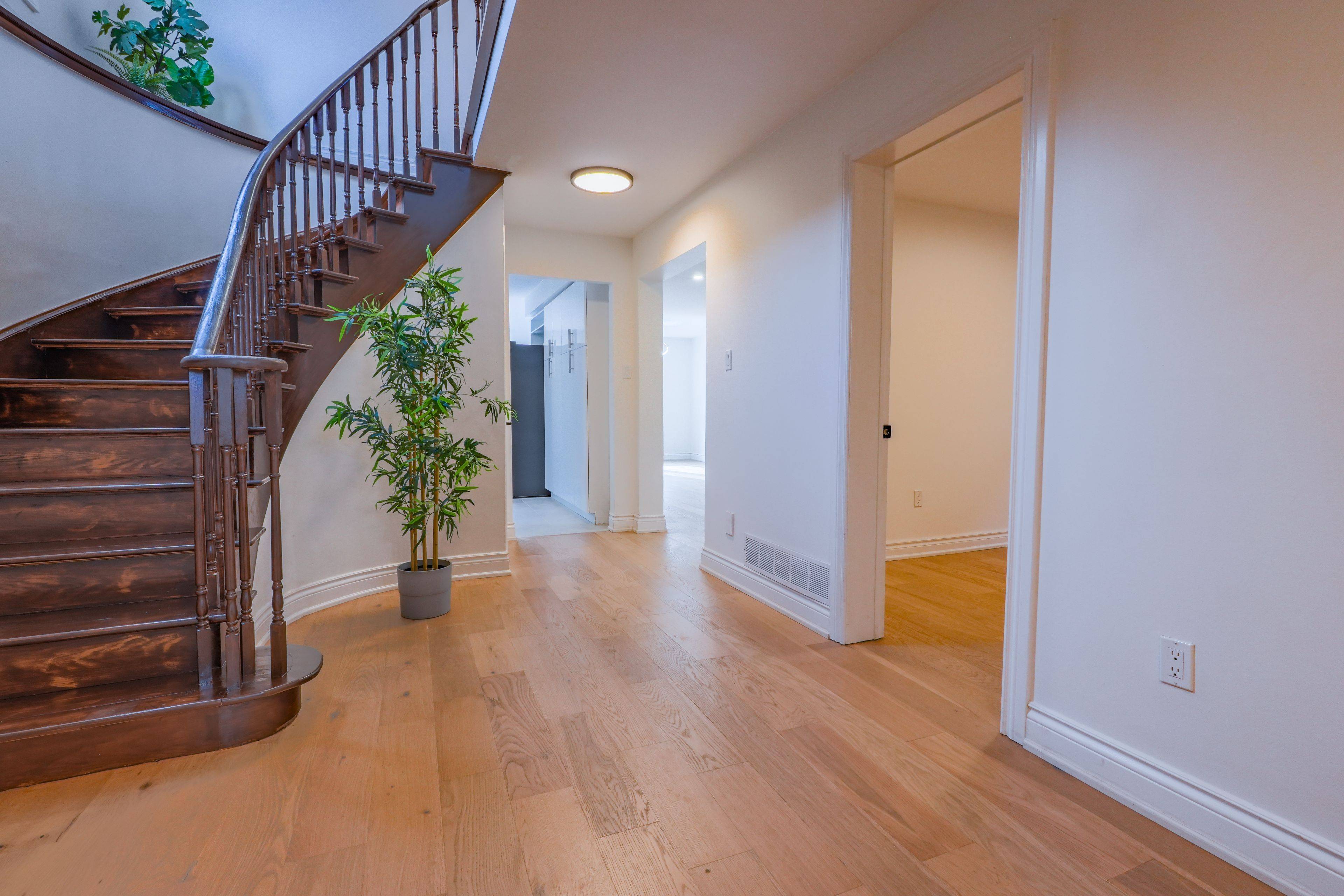 Mississauga, ON L5R 2B2,4326 Waterford CRES