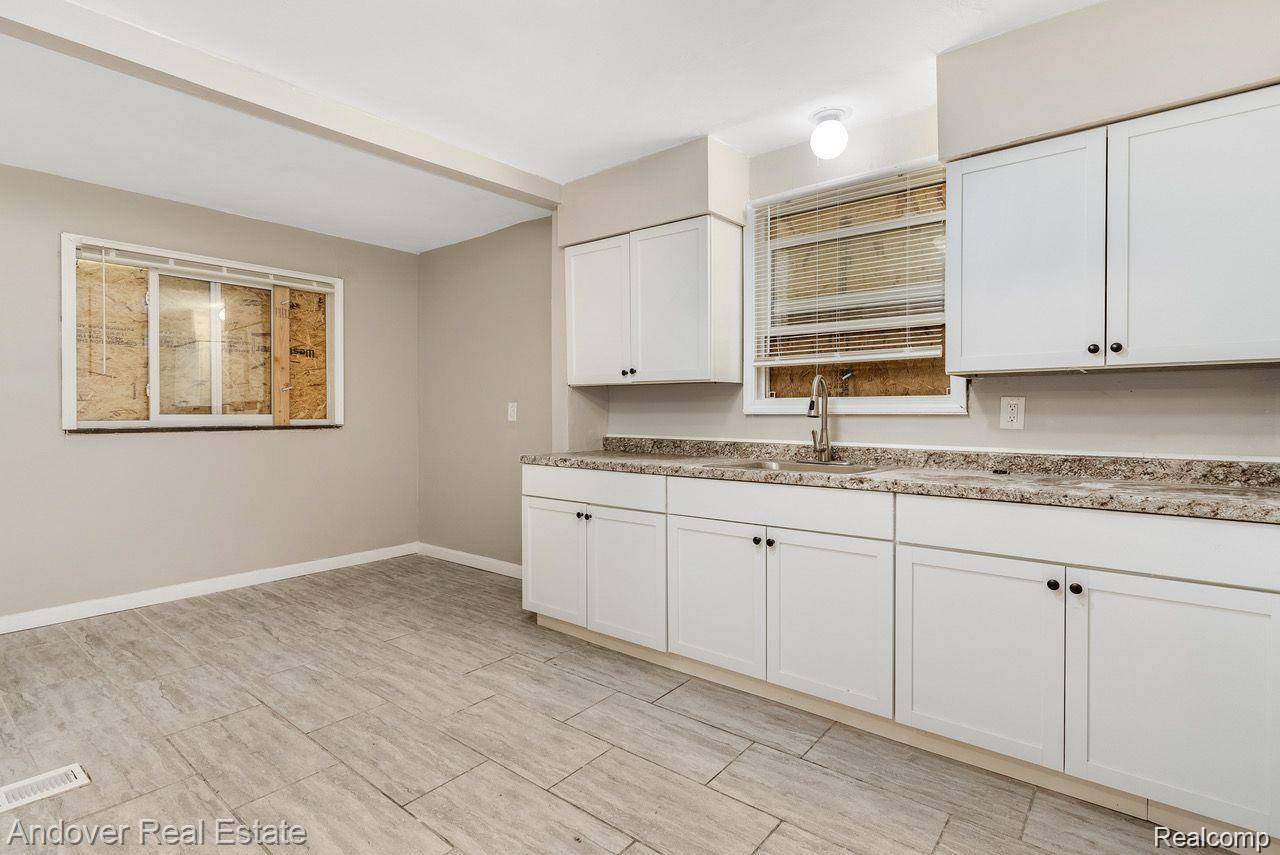 Detroit, MI 48224,5574 Buckingham AVE