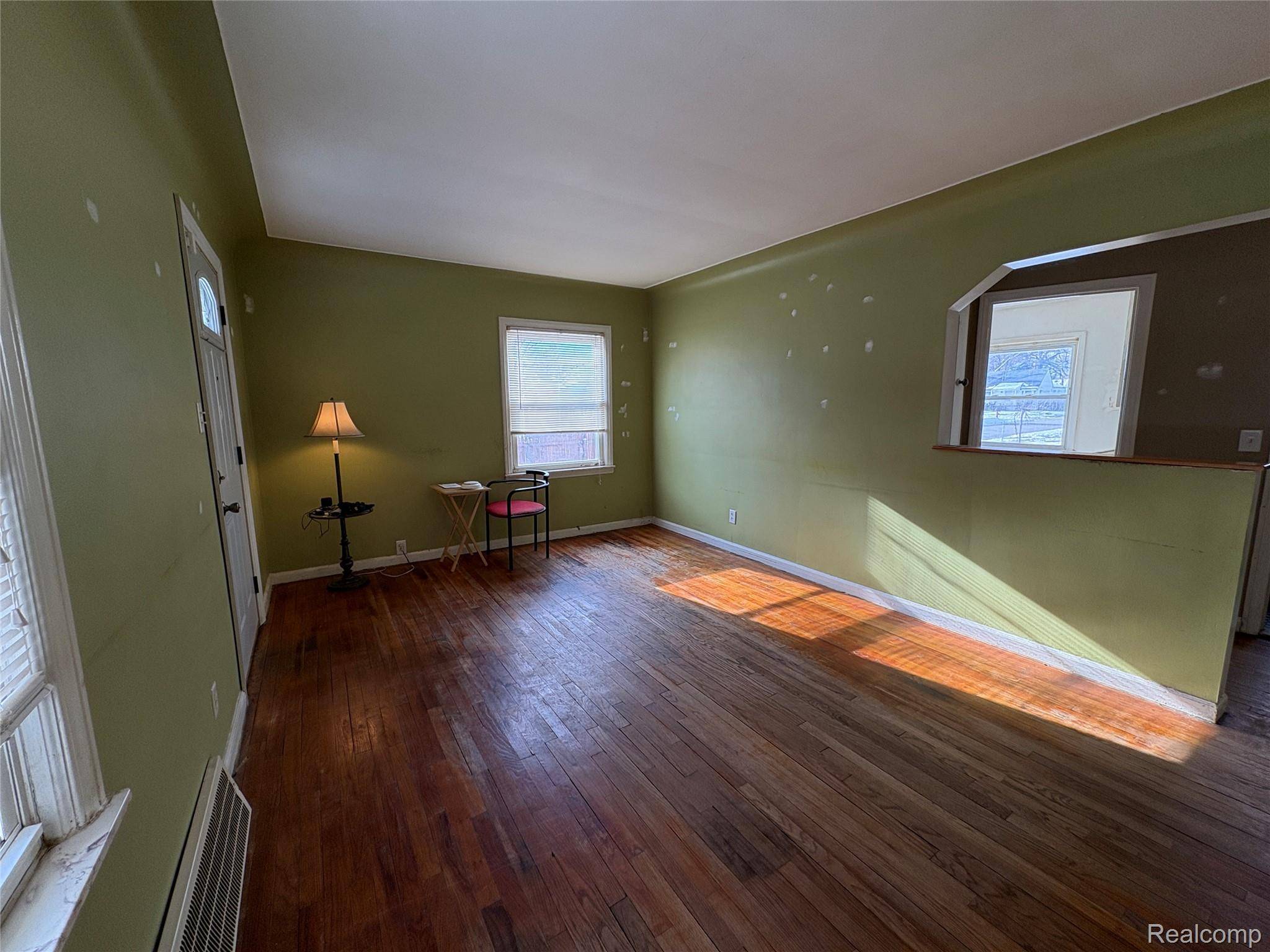 Dearborn Heights, MI 48125,4216 Syracuse ST