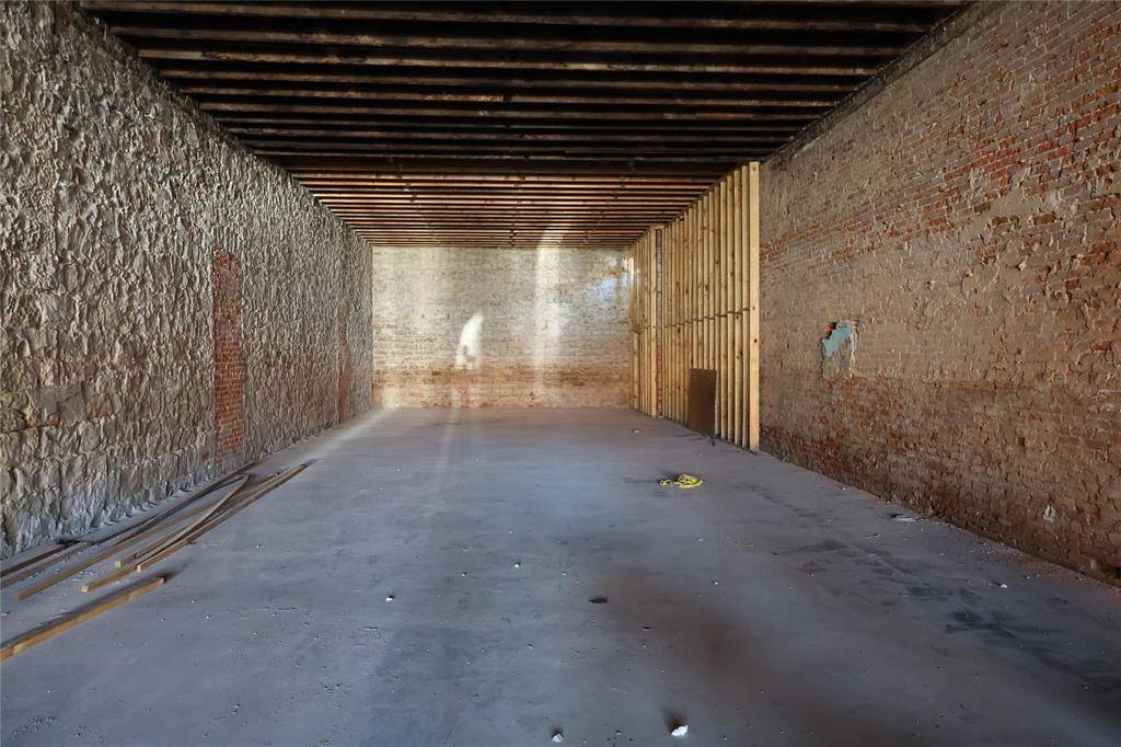 Mineral Wells, TX 76067,114 SE 1st Street