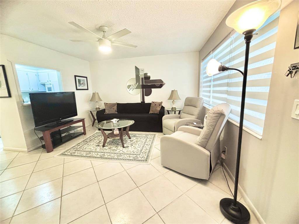 Deerfield Beach, FL 33442,43 Farnham B #43