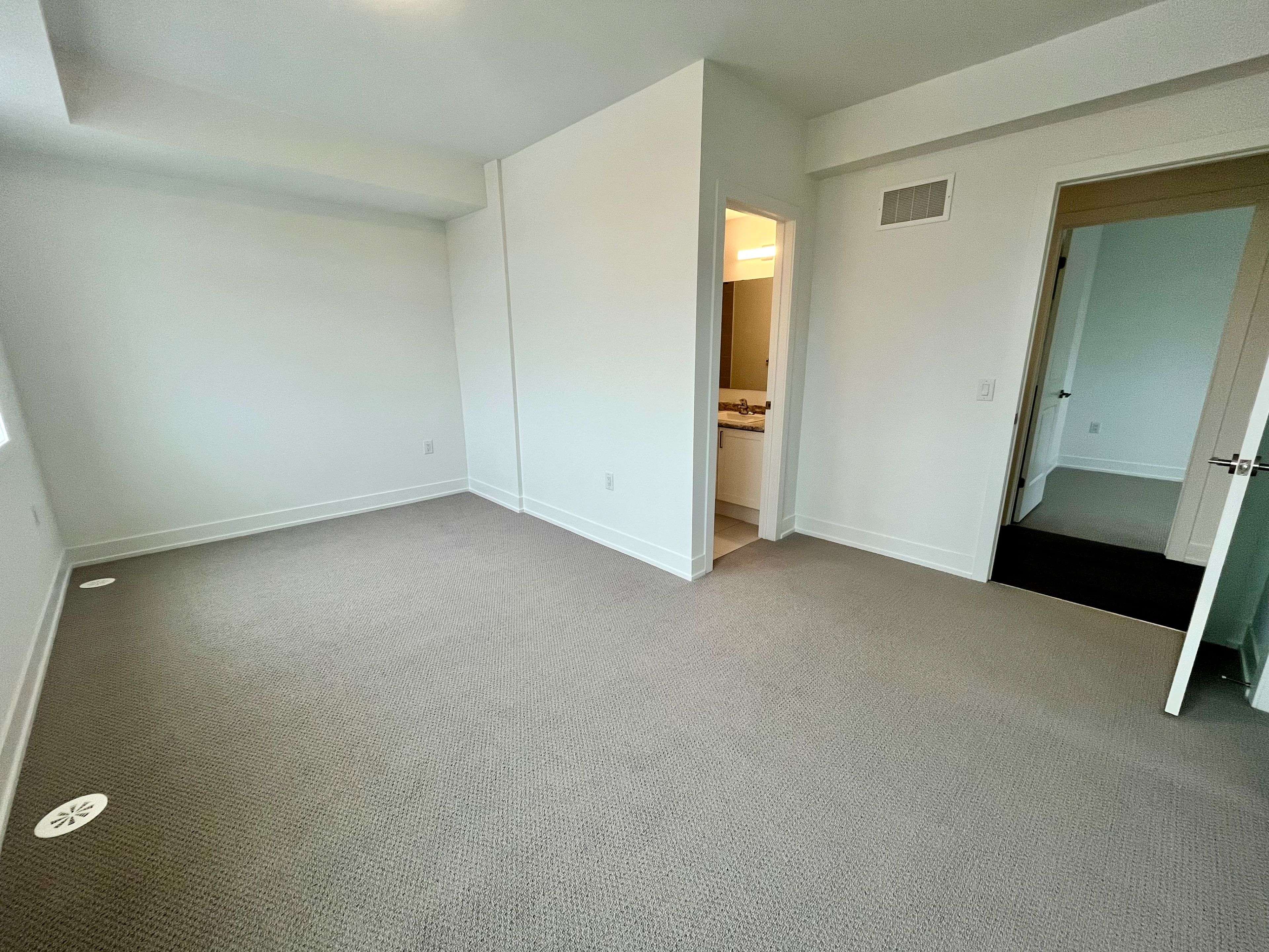 Mississauga, ON L5G 0C6,1062 Douglas Mccurdy Common #232