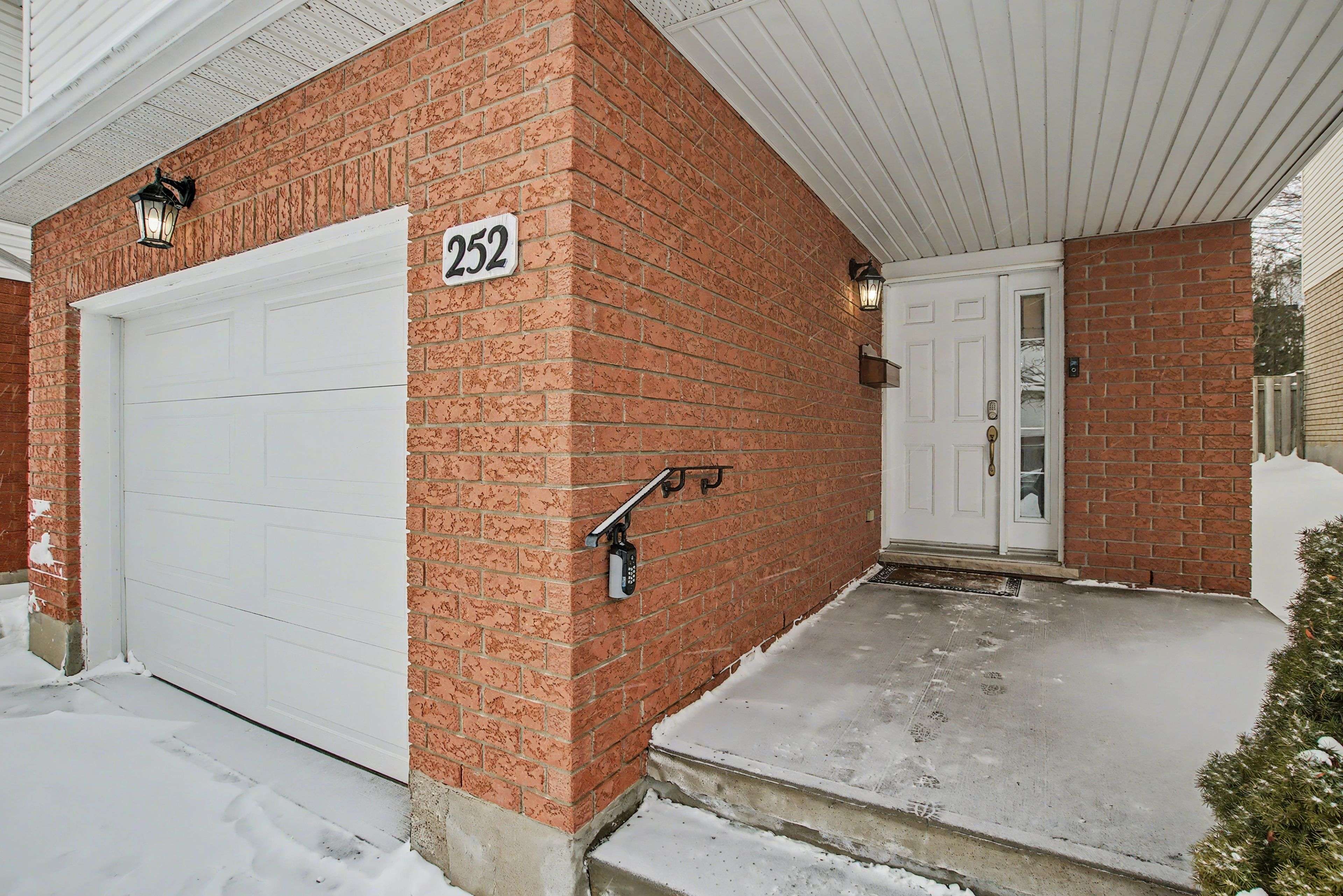 Kitchener, ON N2B 3W4,252 Keewatin AVE