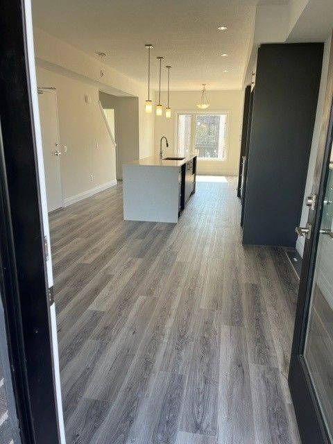 Guelph, ON N1L 0R2,52 Lily LN