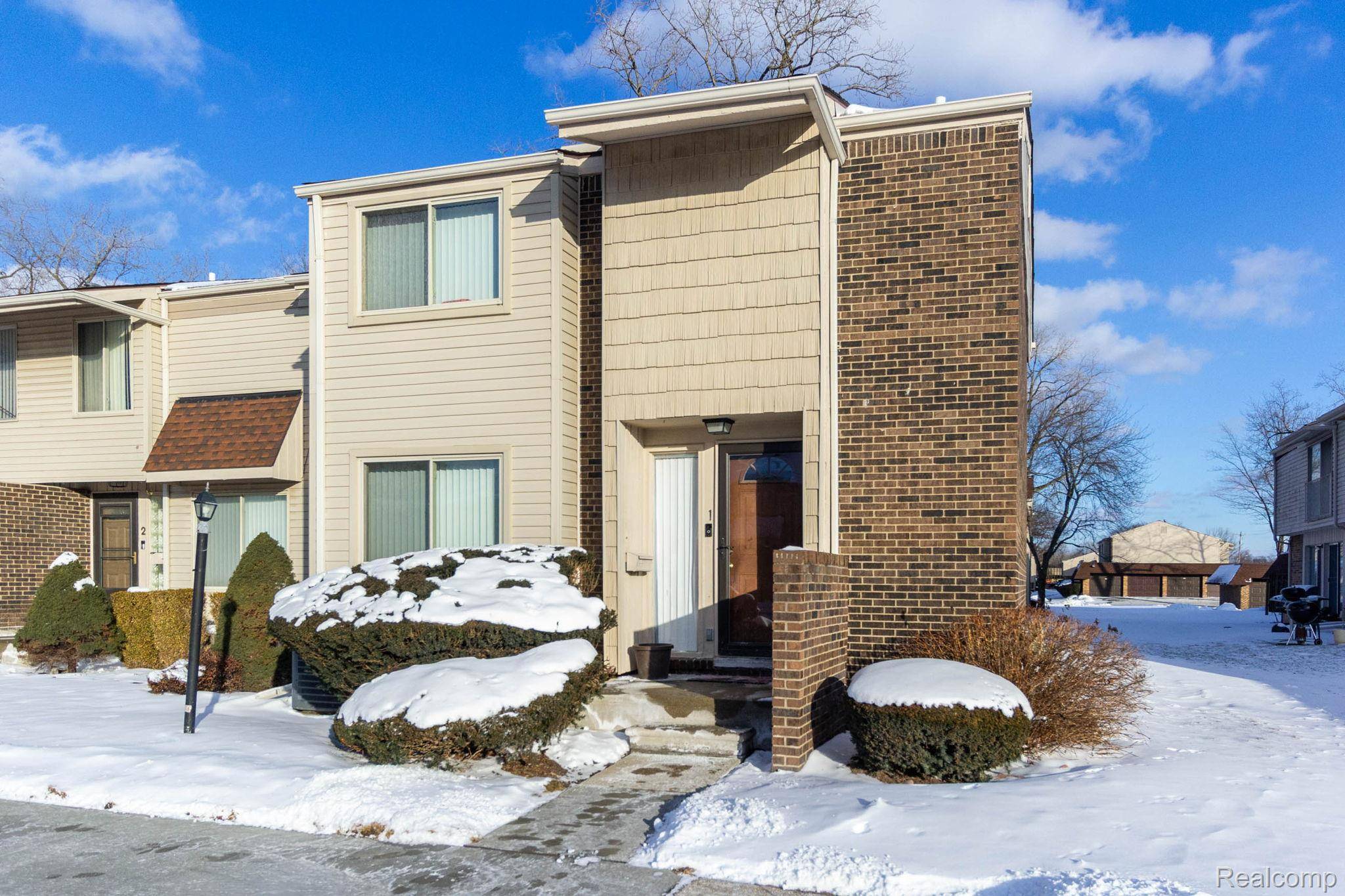 1 Fredericksburg Towne ST #1, Southfield, MI 48075