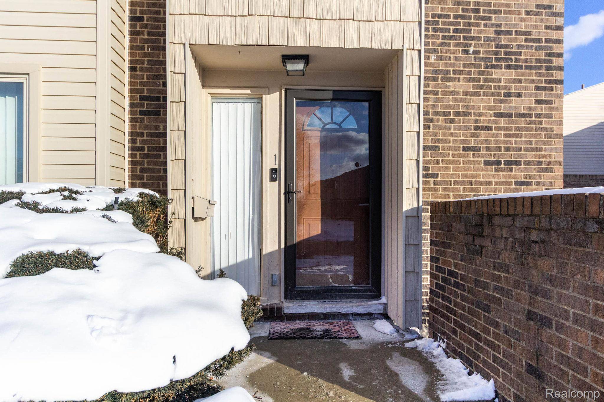 1 Fredericksburg Towne ST #1, Southfield, MI 48075