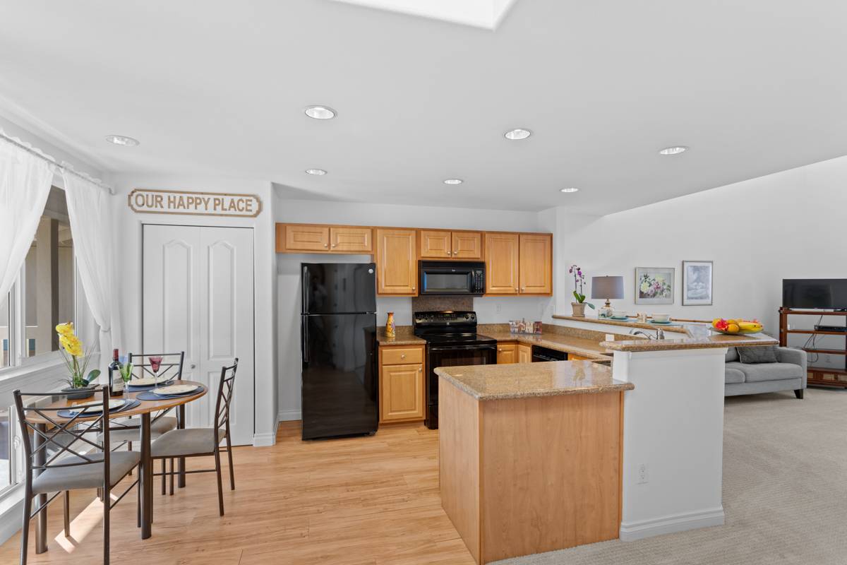 Kailua-kona, HI 96740,75-5919 ALII DR #K23