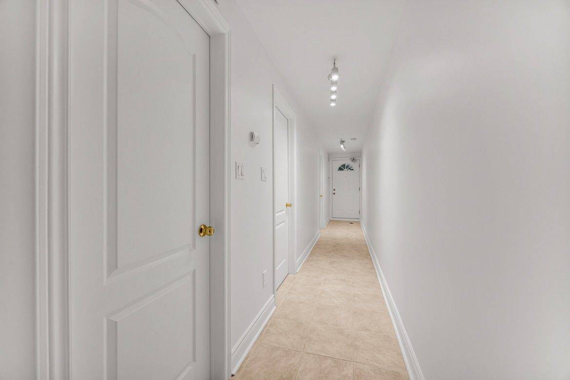 Toronto C01, ON M5S 2L4,213 Major ST #LOWER