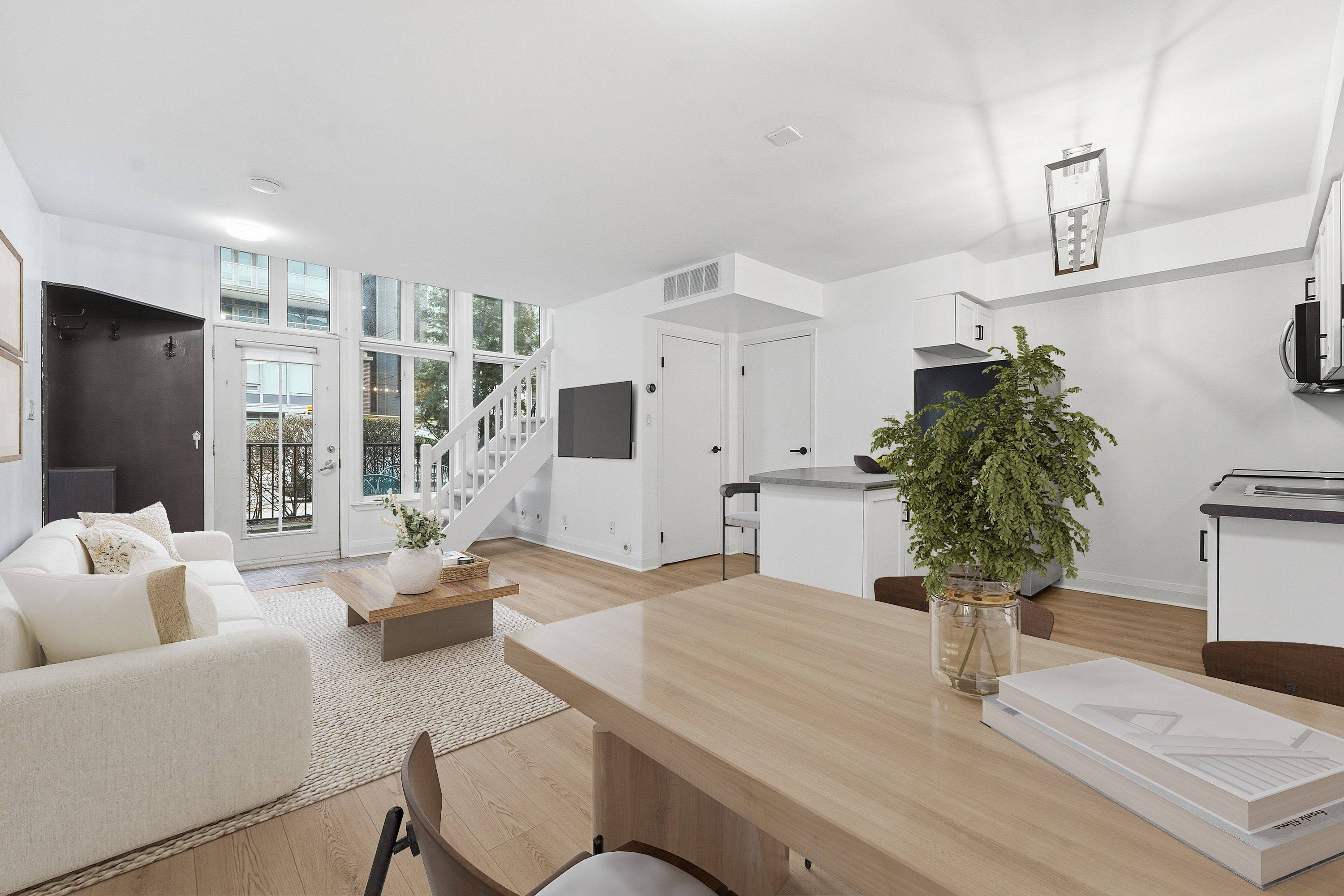 Toronto C01, ON M6K 3P3,50 East Liberty ST #1105