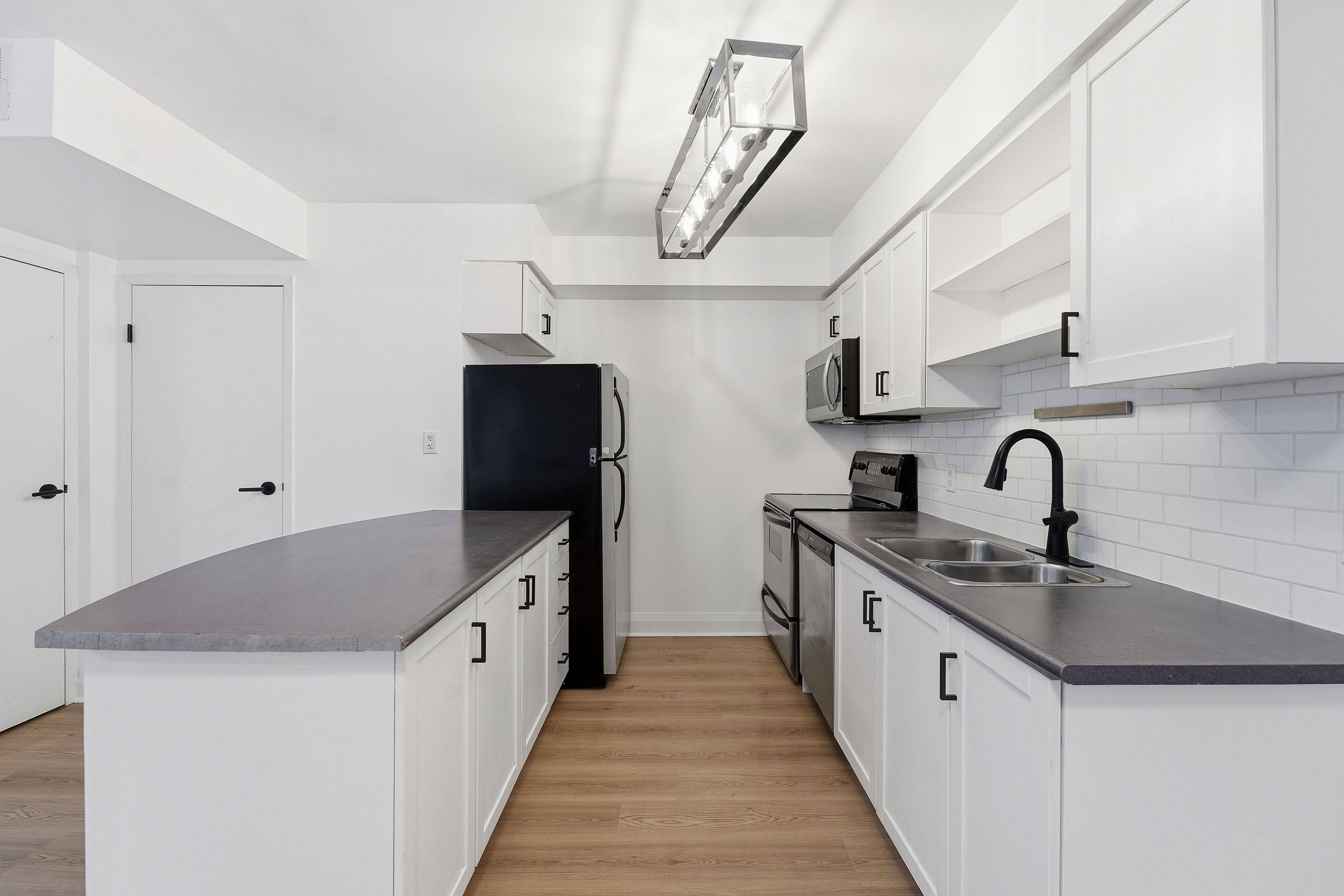 Toronto C01, ON M6K 3P3,50 East Liberty ST #1105