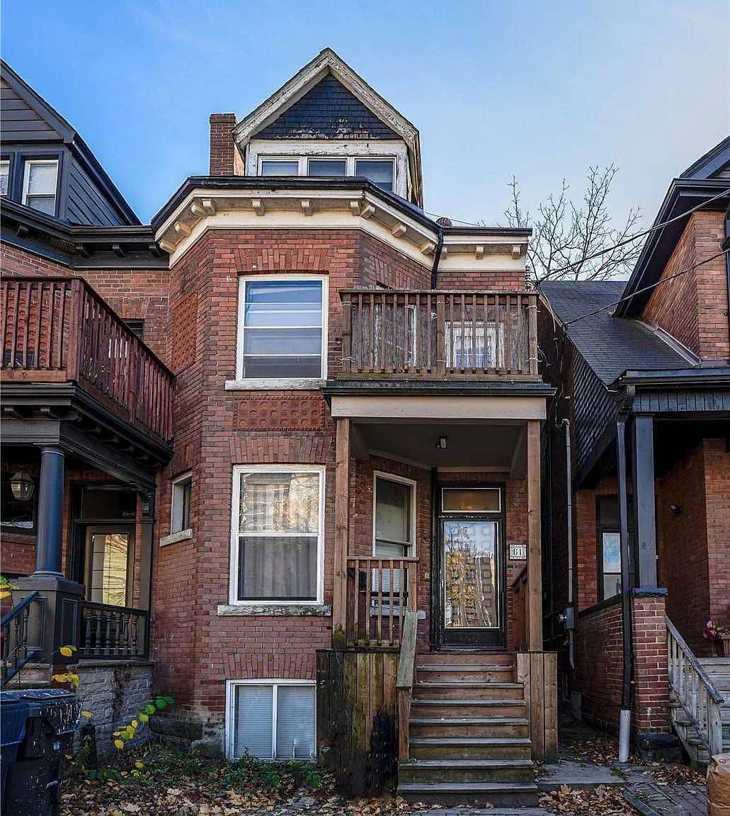 Toronto C01, ON M5S 1J8,61 Sussex AVE #Upper 4