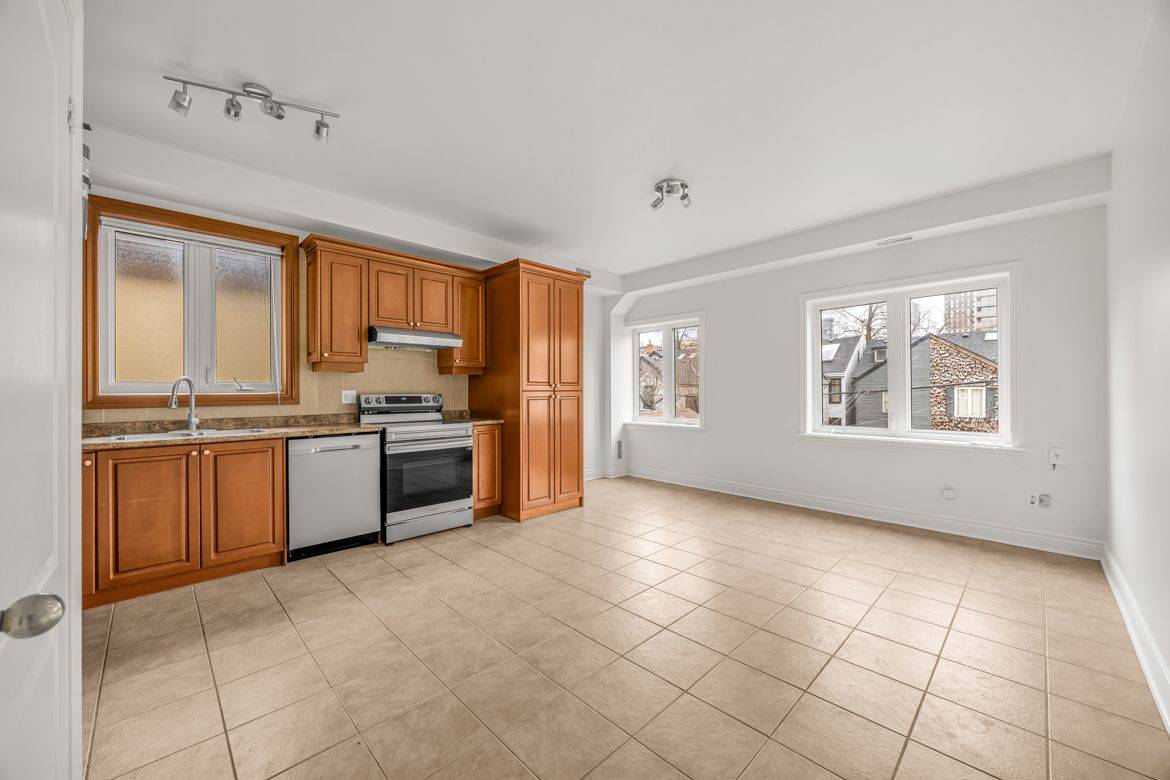 Toronto C01, ON M5S 2L4,213 Major ST #UPPER