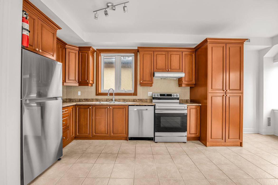 Toronto C01, ON M5S 2L4,213 Major ST #UPPER