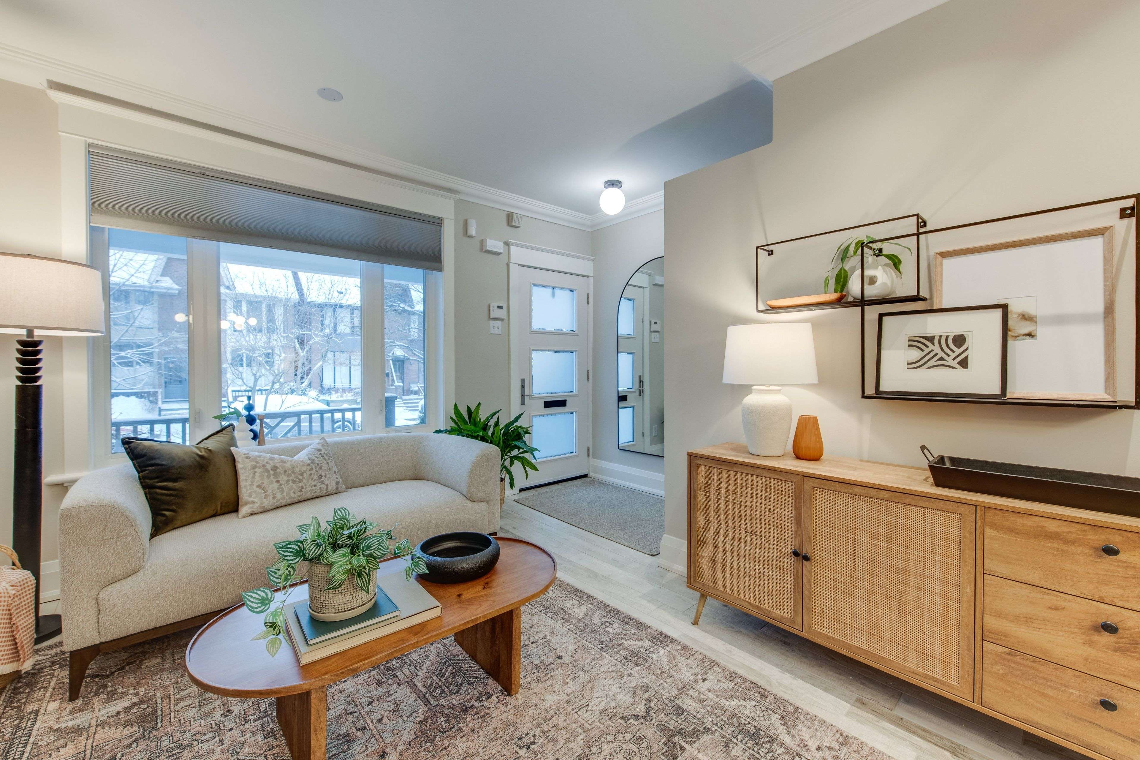 Toronto E01, ON M4J 1K5,36 Hazelwood AVE