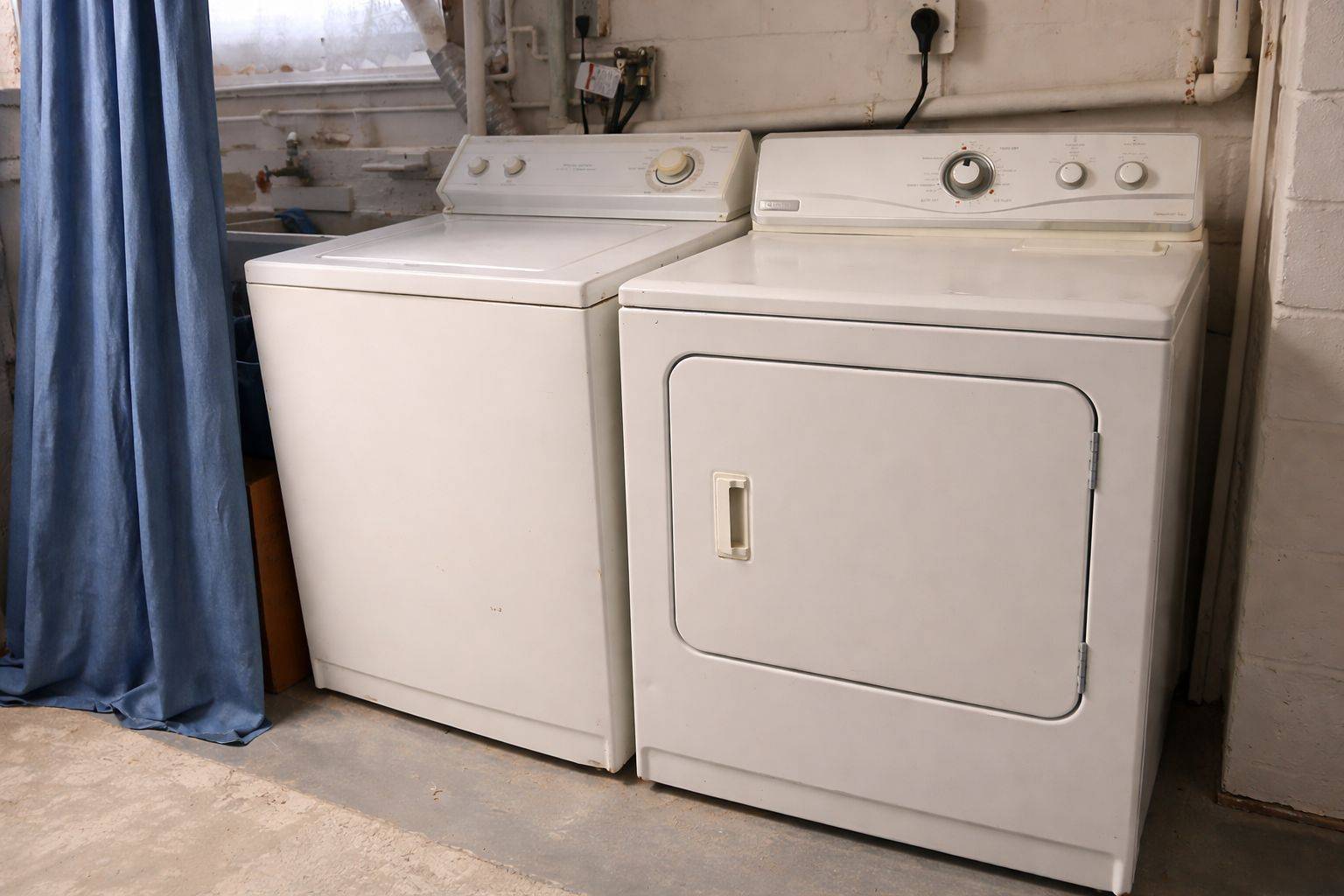 Toronto E03, ON M4C 2W4,861 Cosburn AVE #Lower Unit B