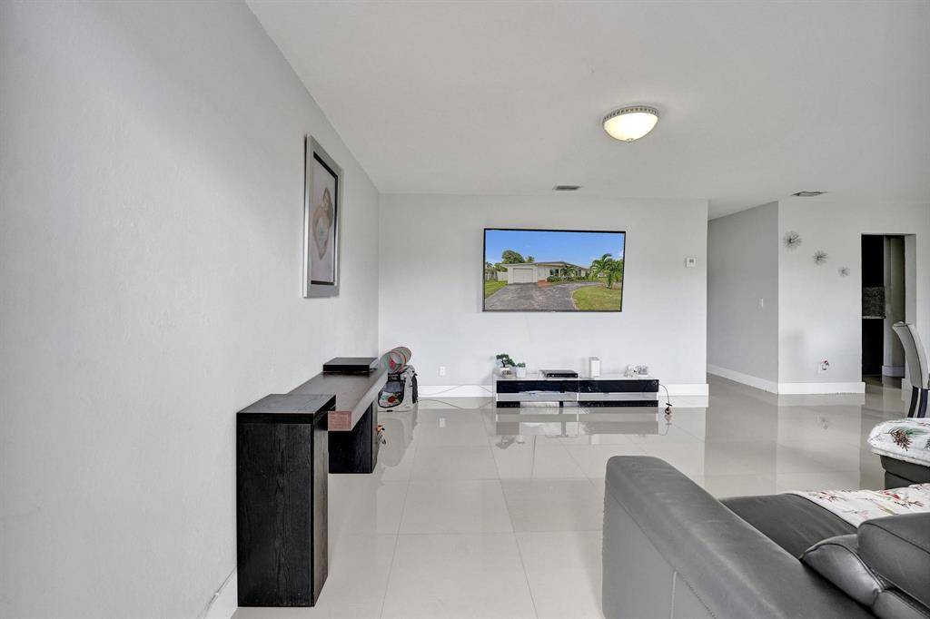 Hollywood, FL 33021,3322 Mckinley St