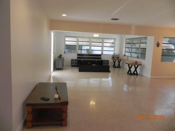 Hollywood, FL 33021,819 N Highland Dr