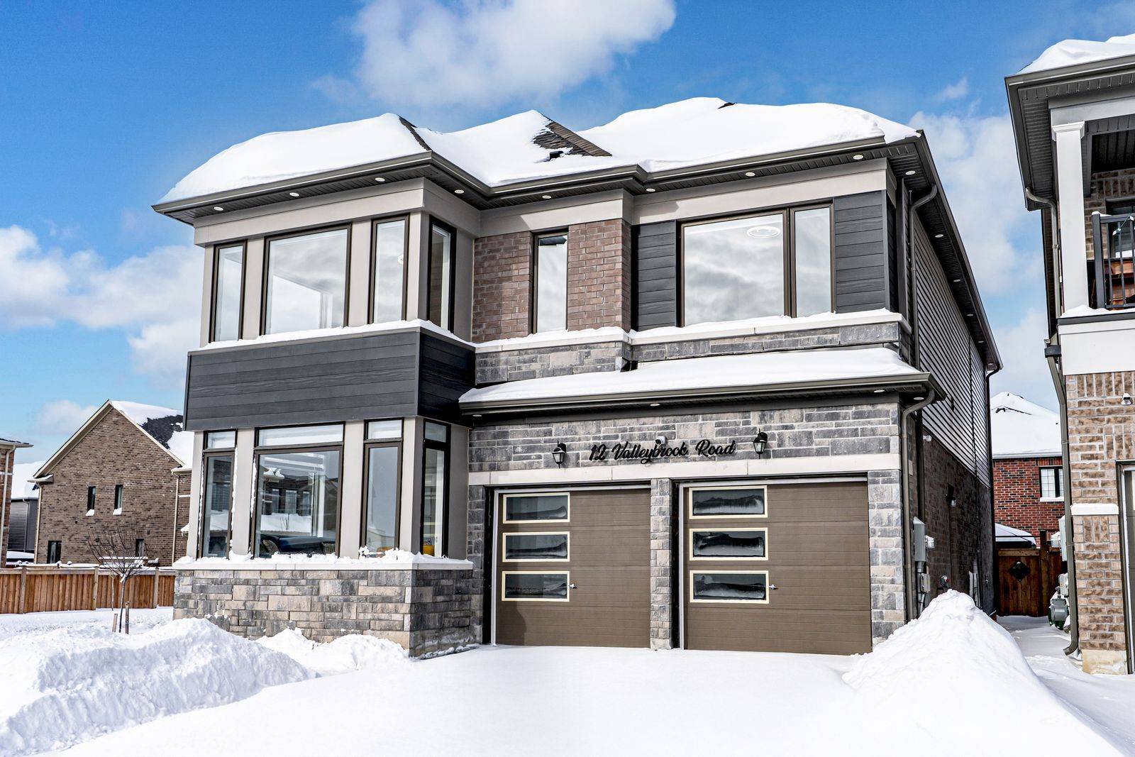 Barrie, ON L9J 0L4,12 Valleybrook RD