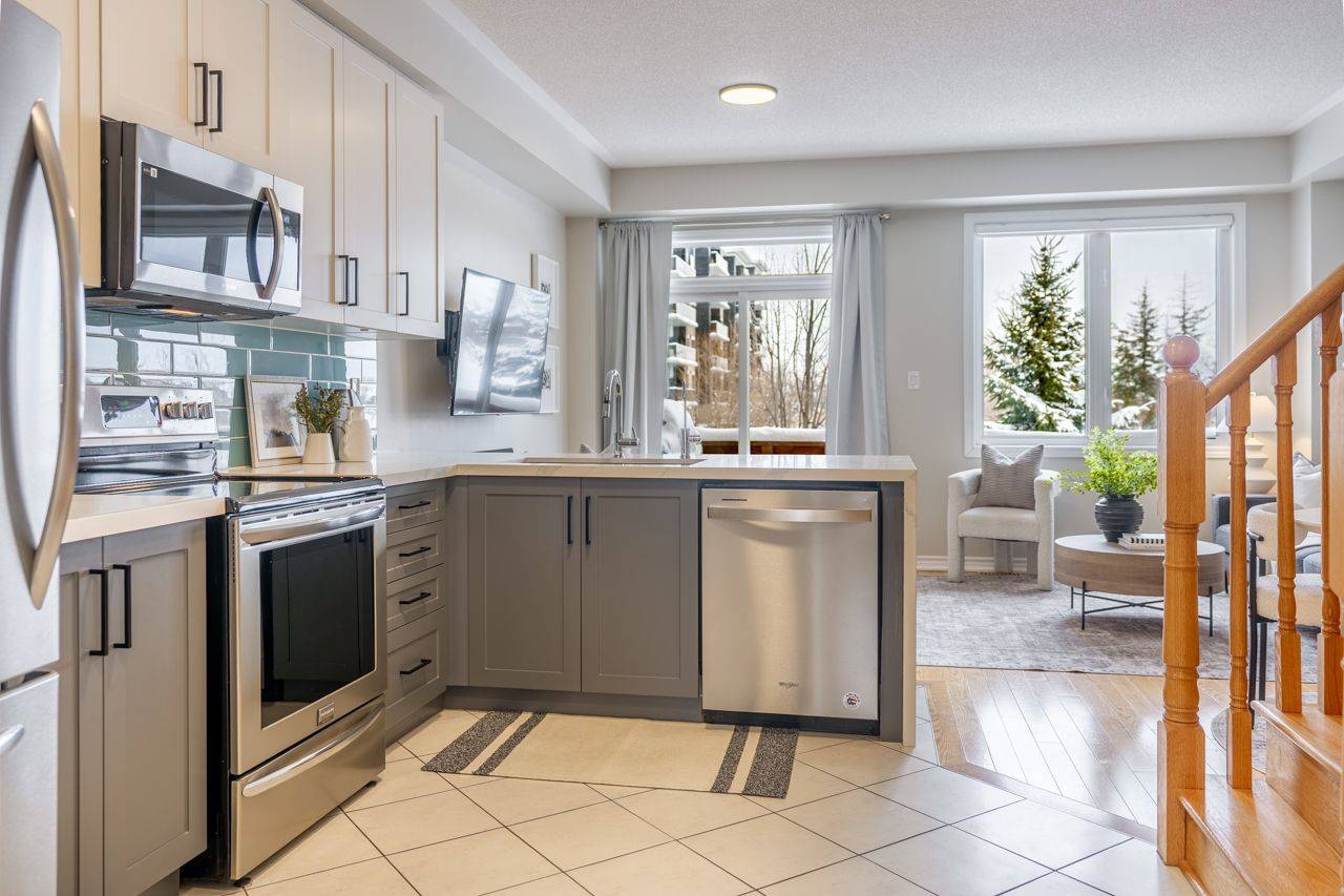 Milton, ON L9T 8M4,694 Sauve ST