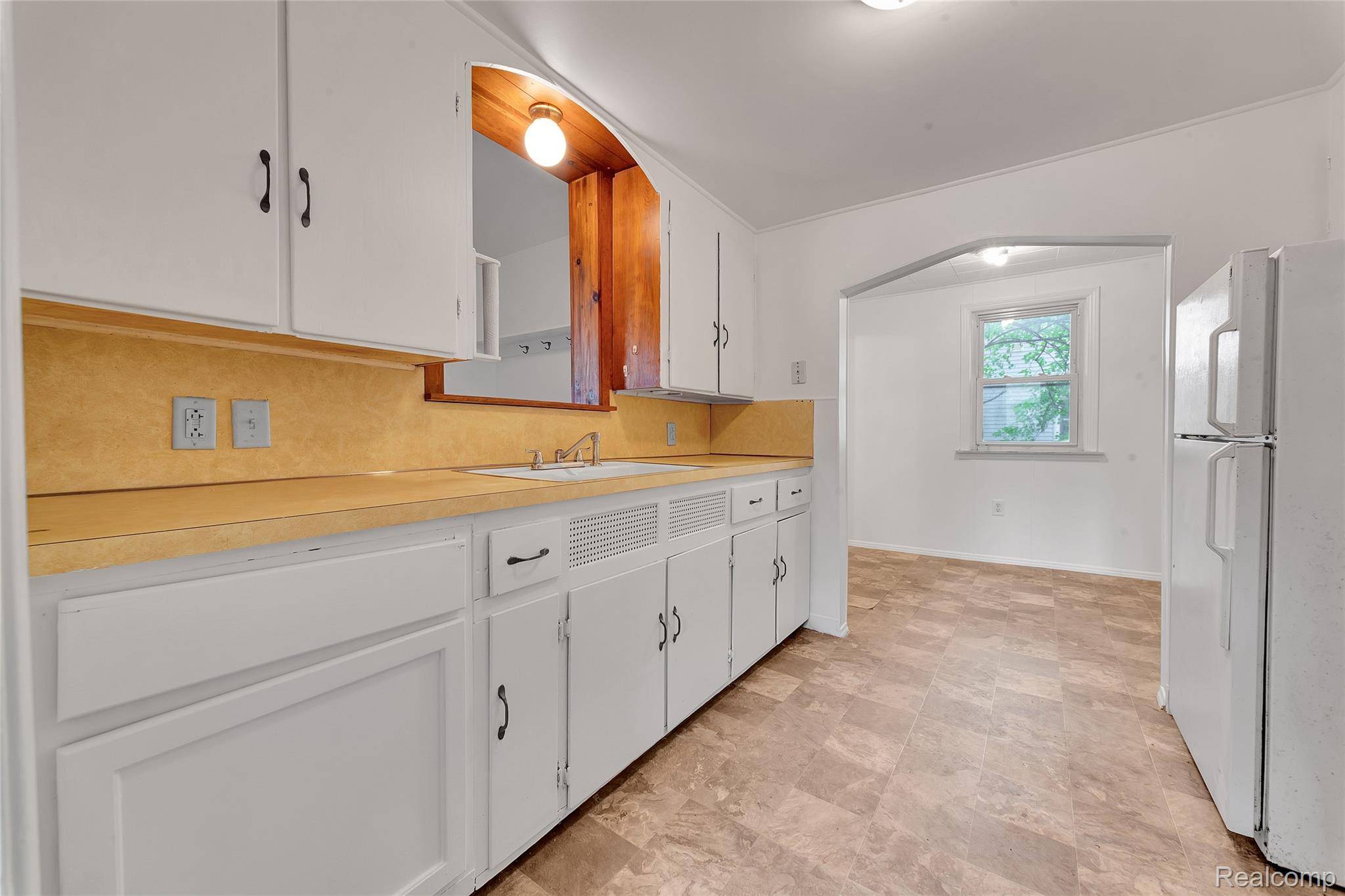 Redford, MI 48239,11748 Leverne