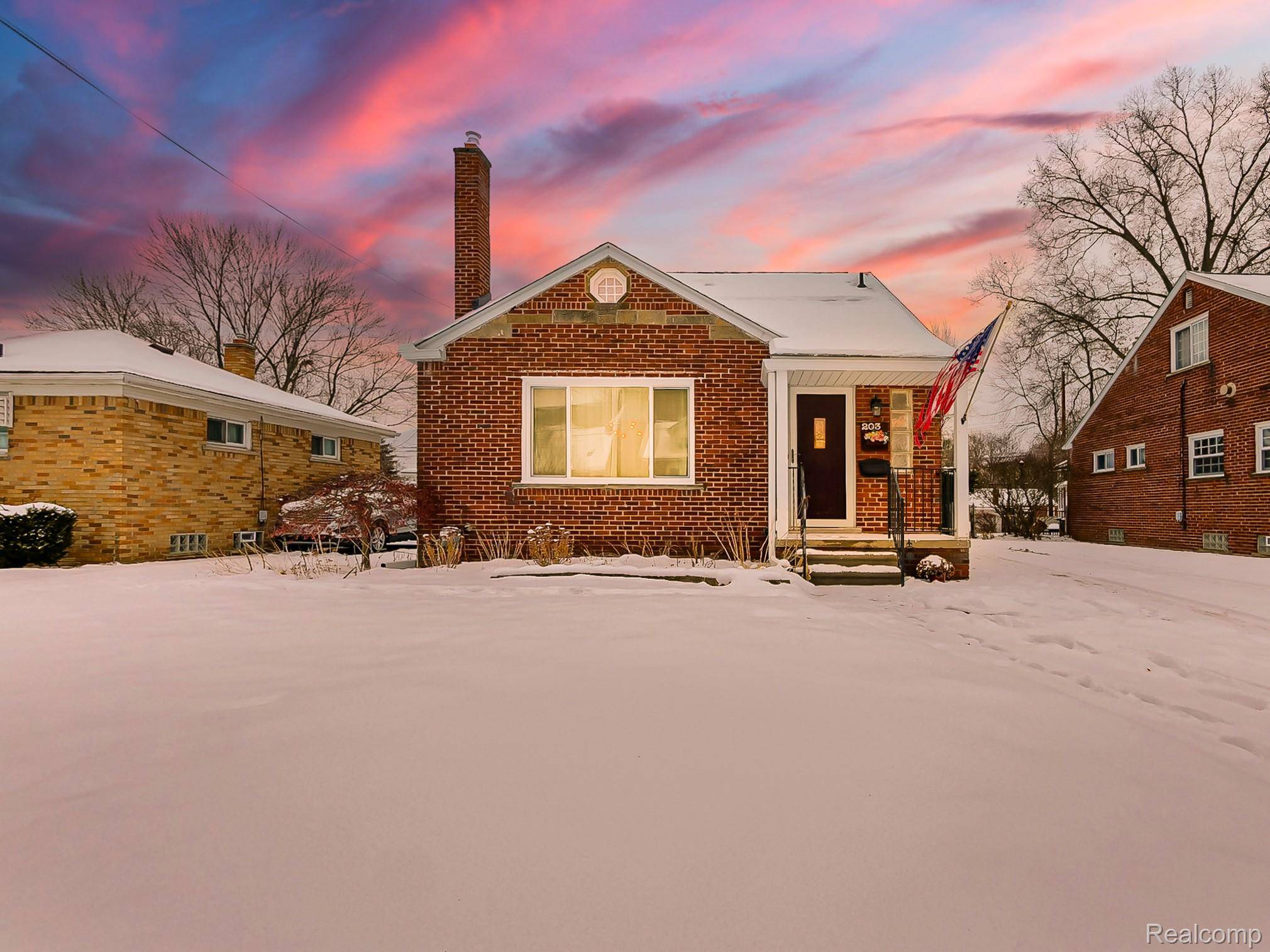 Clawson, MI 48017,203 Pare ST