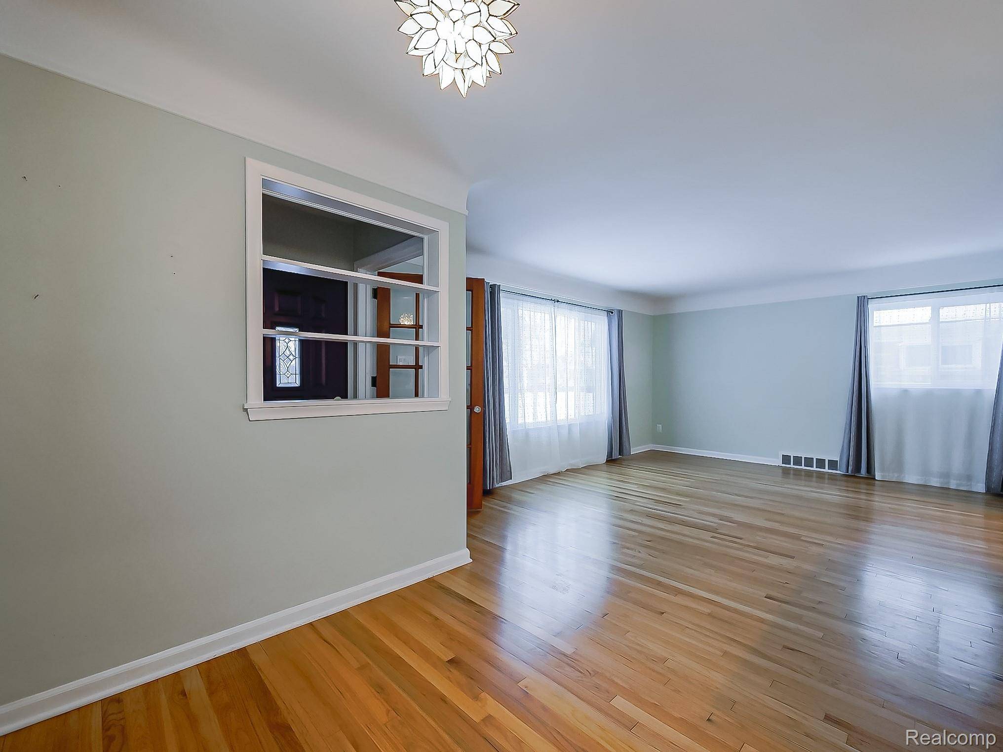 Clawson, MI 48017,203 Pare ST