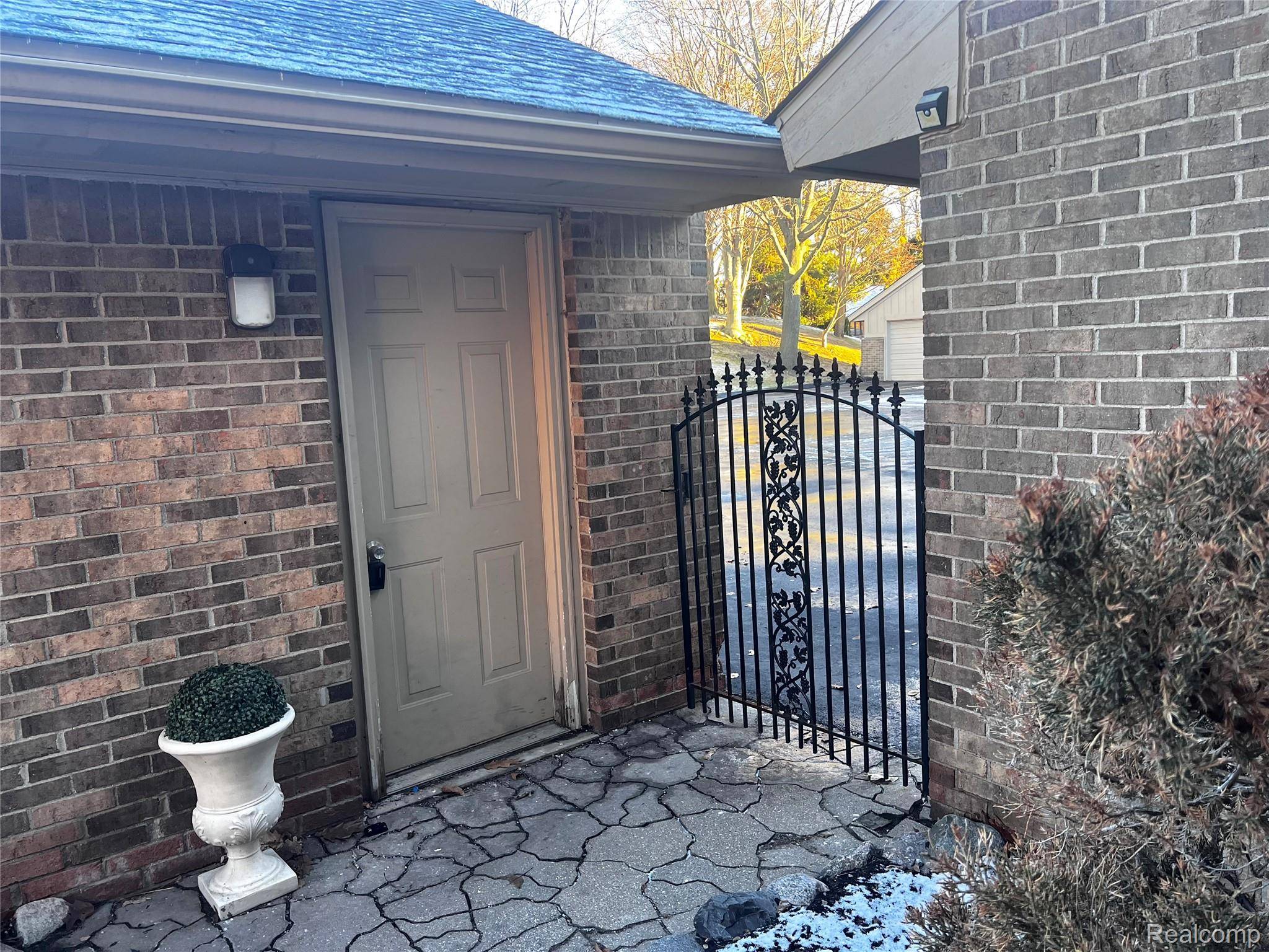 35467 Heritage LN, Farmington, MI 48335