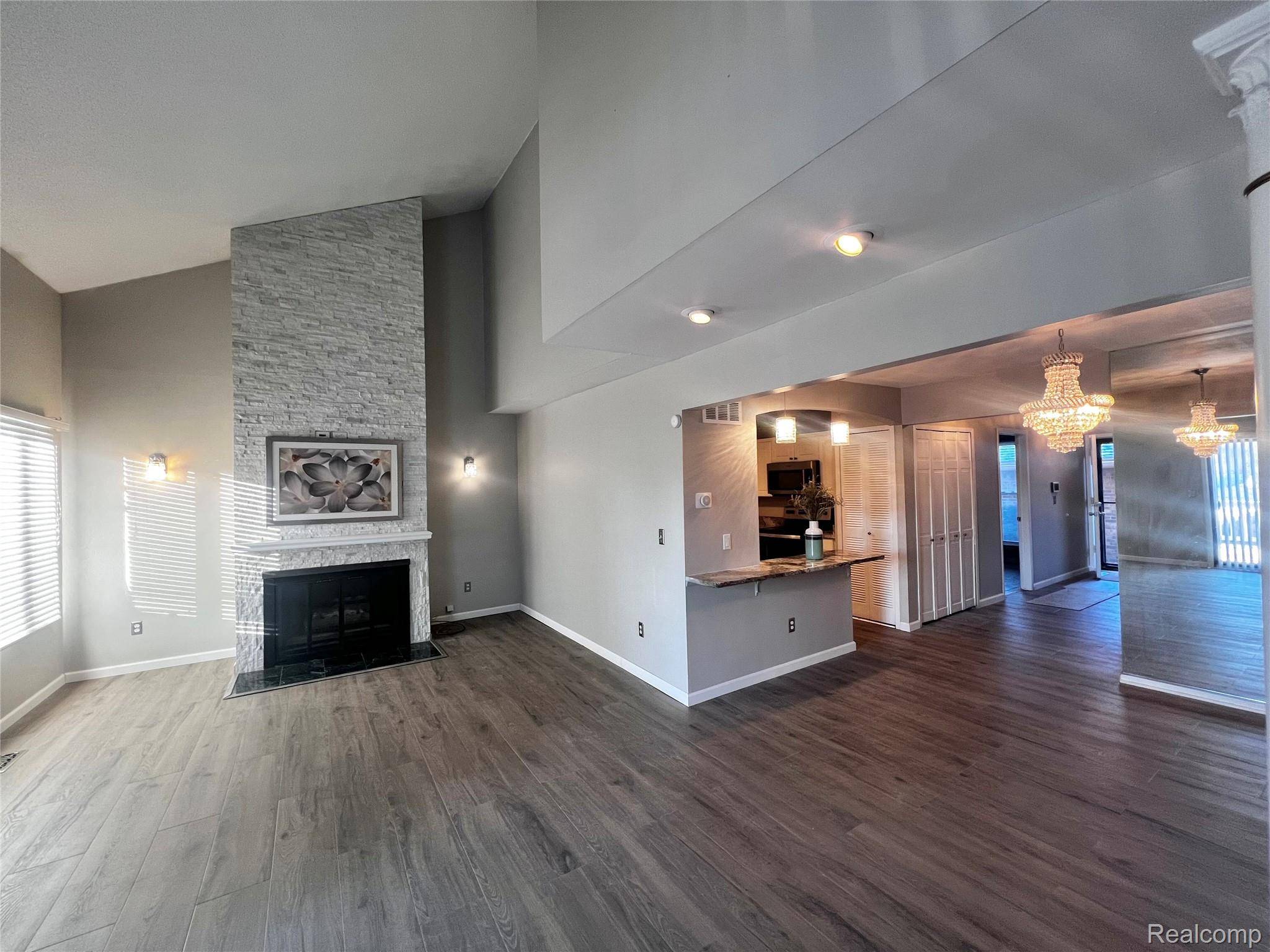 35467 Heritage LN, Farmington, MI 48335