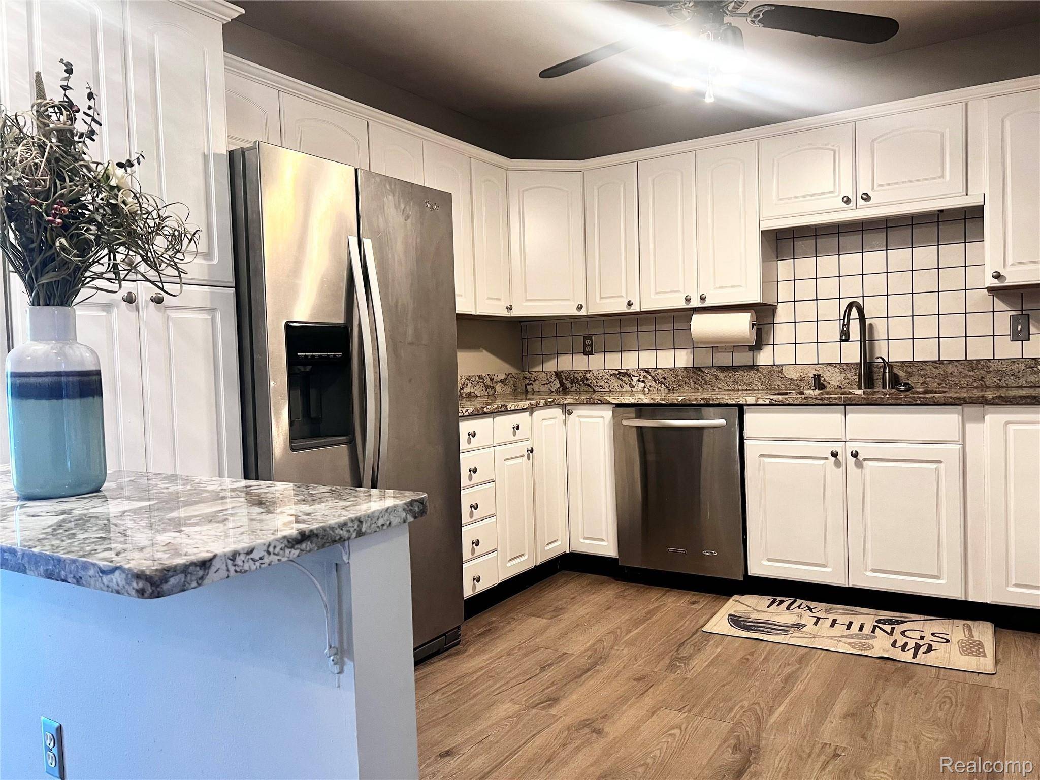 35467 Heritage LN, Farmington, MI 48335