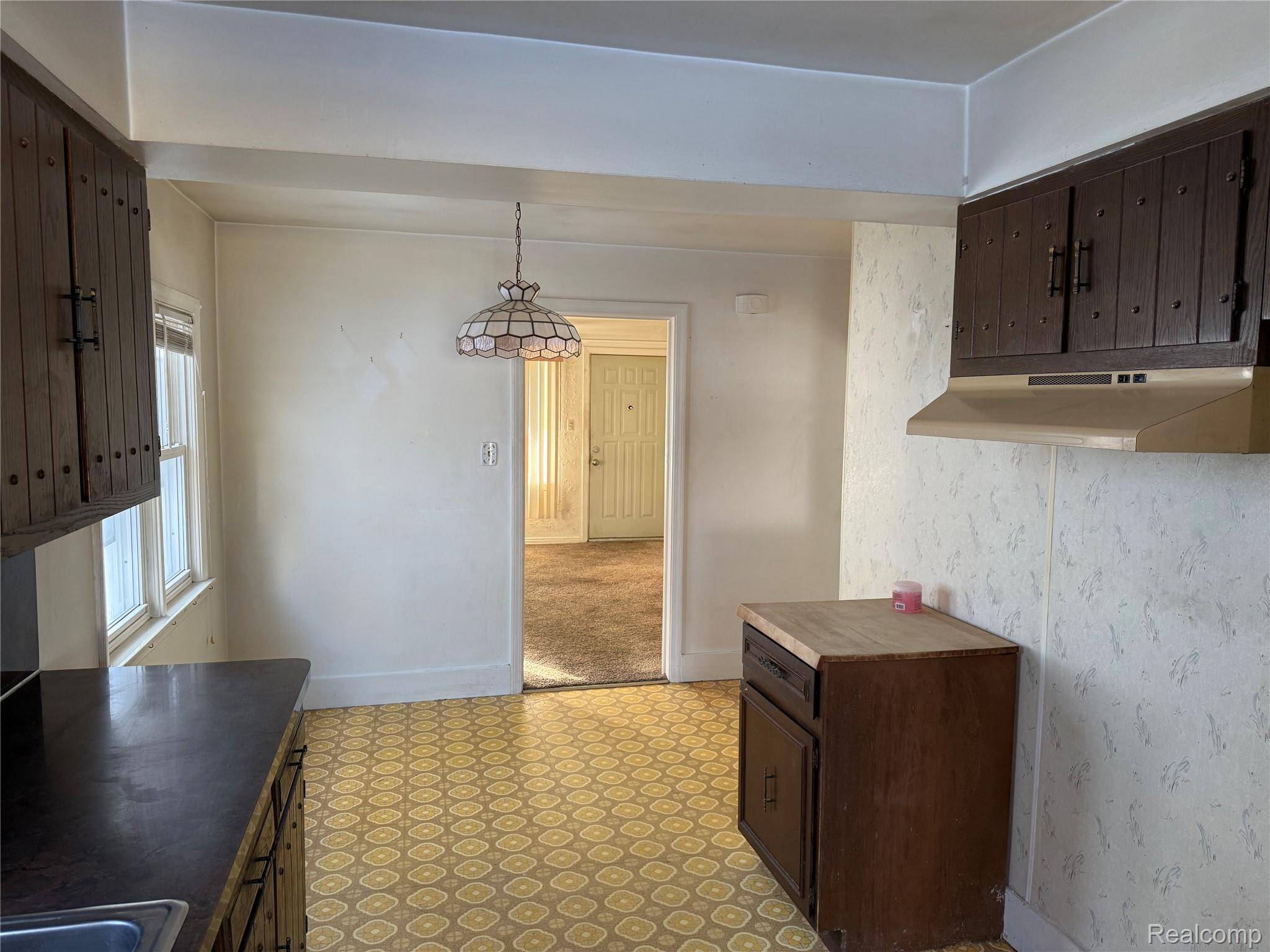 Center Line, MI 48015,7377 Bernice