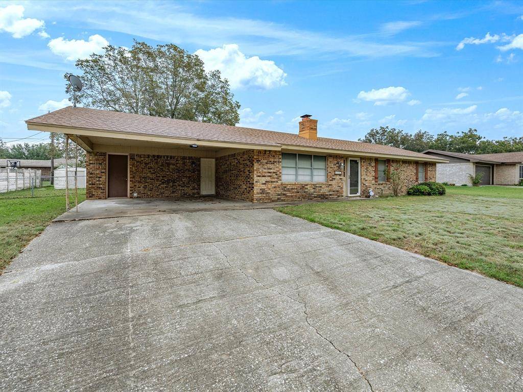 Bowie, TX 76230,1207 Zahara Street