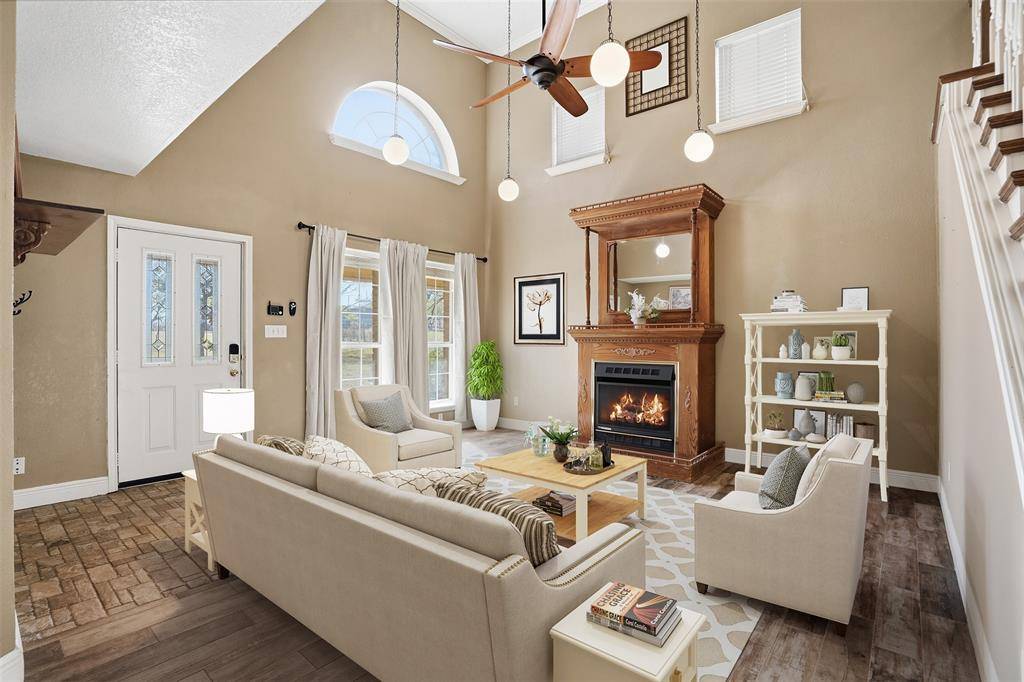 Joshua, TX 76058,5824 Sky Road