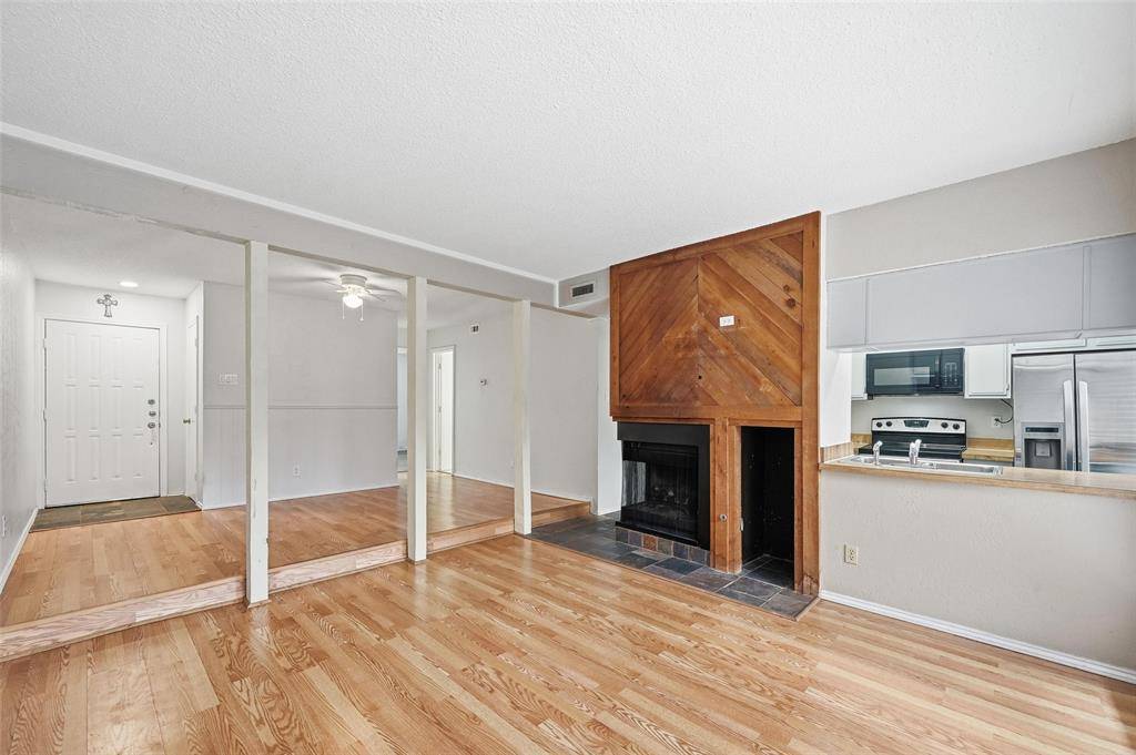 Dallas, TX 75231,7522 Holly Hill Drive #7