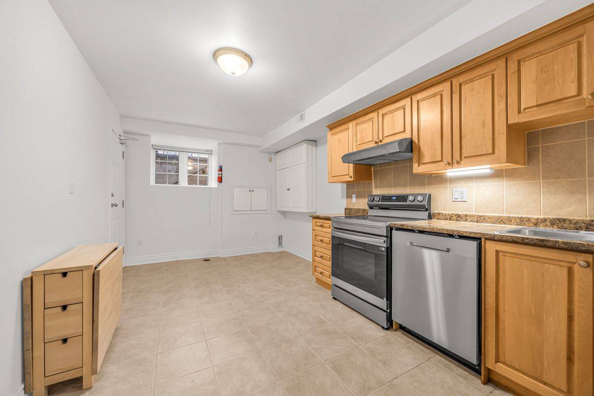 Toronto C01, ON M5S 2L4,213 Major ST #LOWER