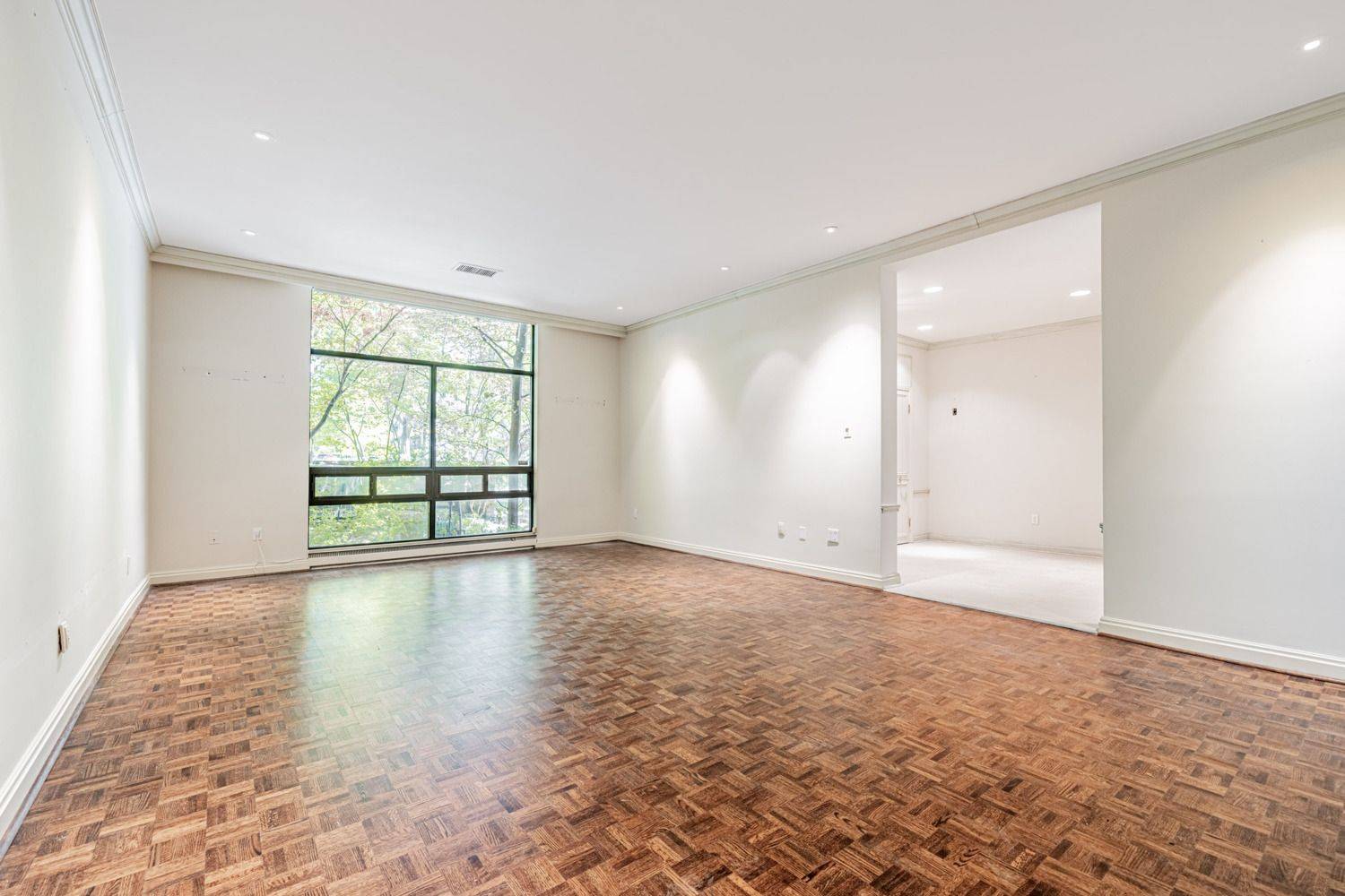 Toronto C02, ON M4V 2G1,82 Oriole RD