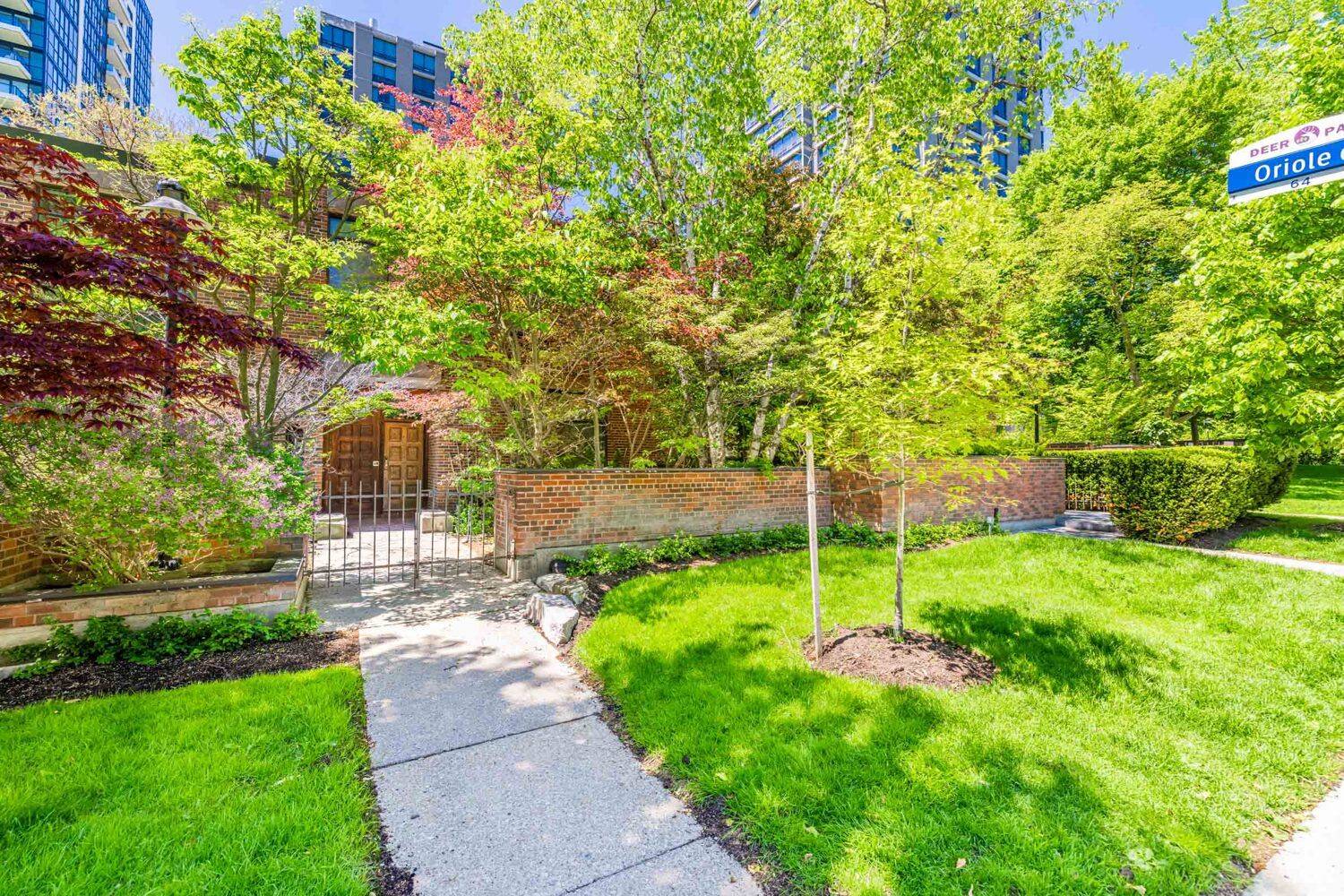 82 Oriole RD, Toronto C02, ON M4V 2G1