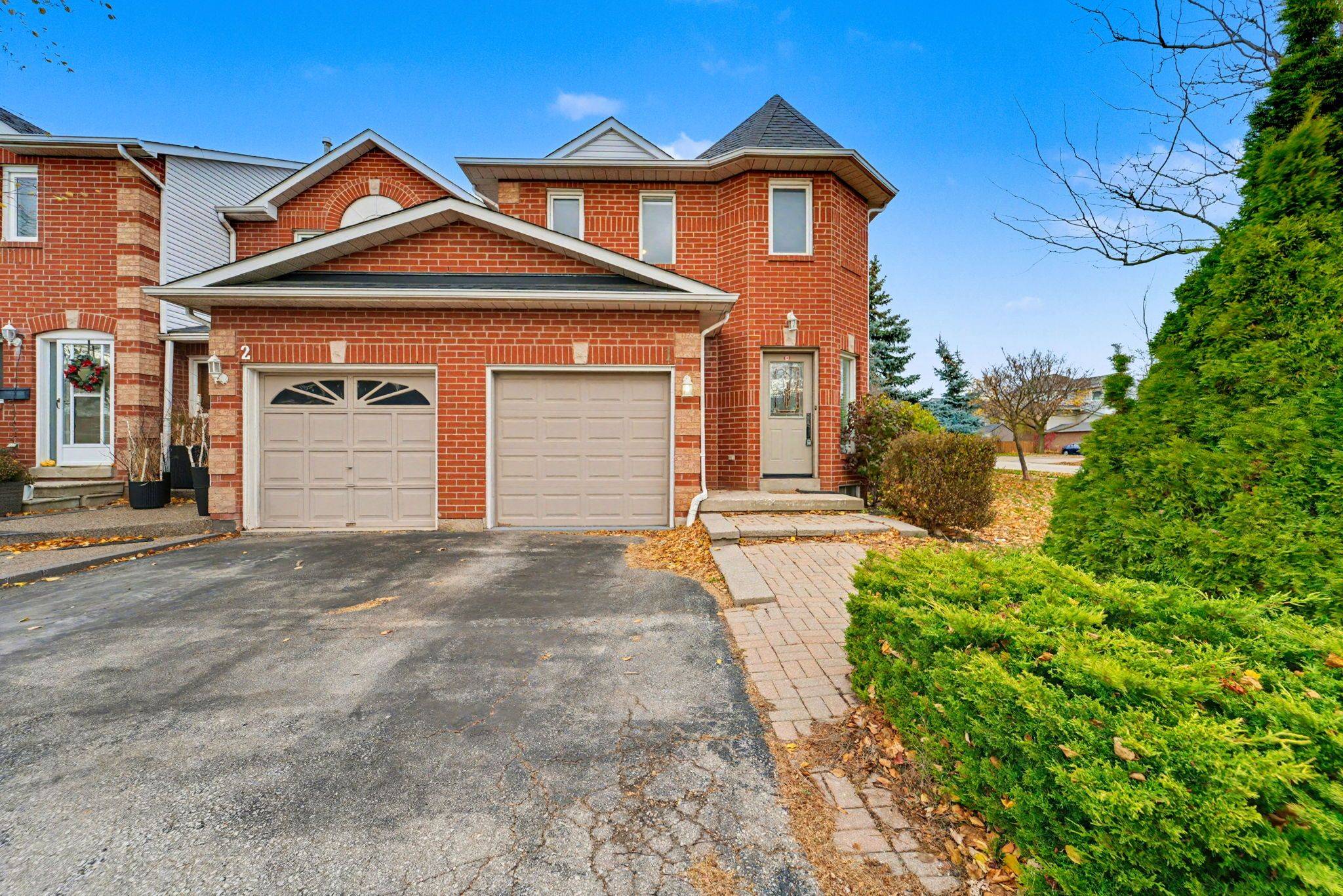 Oakville, ON L6H 6E2,2350 Grand Ravine DR #1