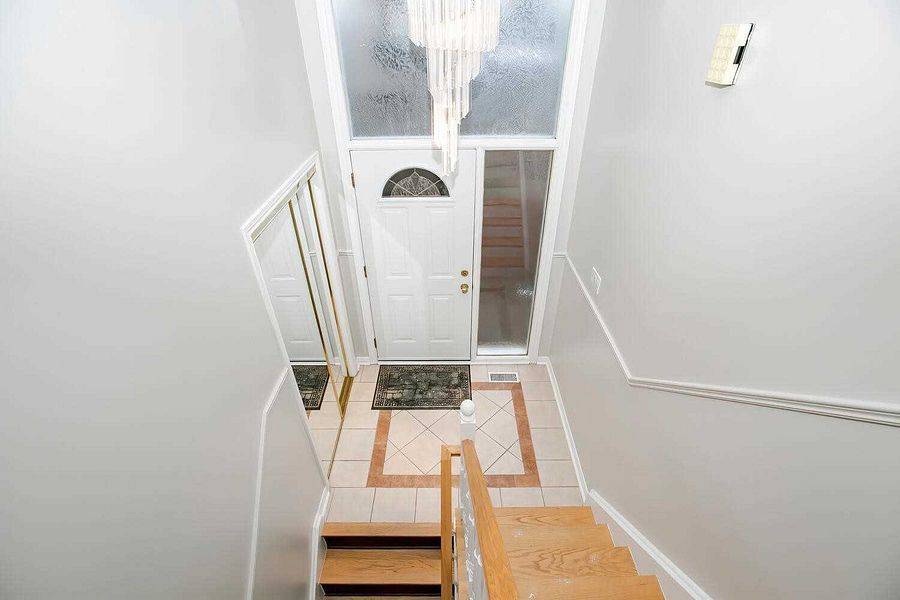 Mississauga, ON L5N 2B6,6032 Featherhead CRES