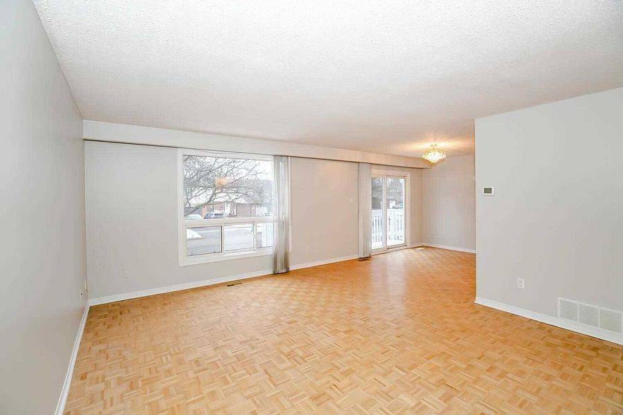 Mississauga, ON L5N 2B6,6032 Featherhead CRES