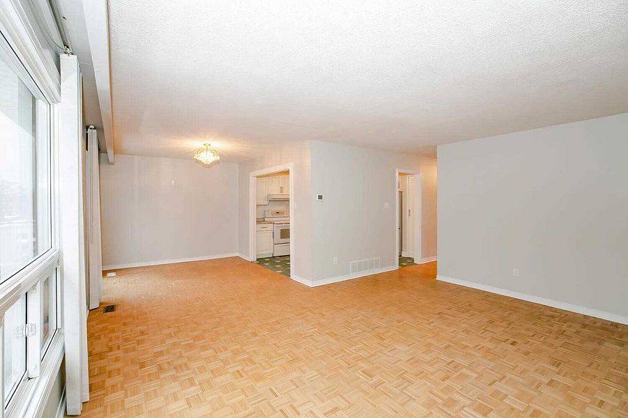 Mississauga, ON L5N 2B6,6032 Featherhead CRES