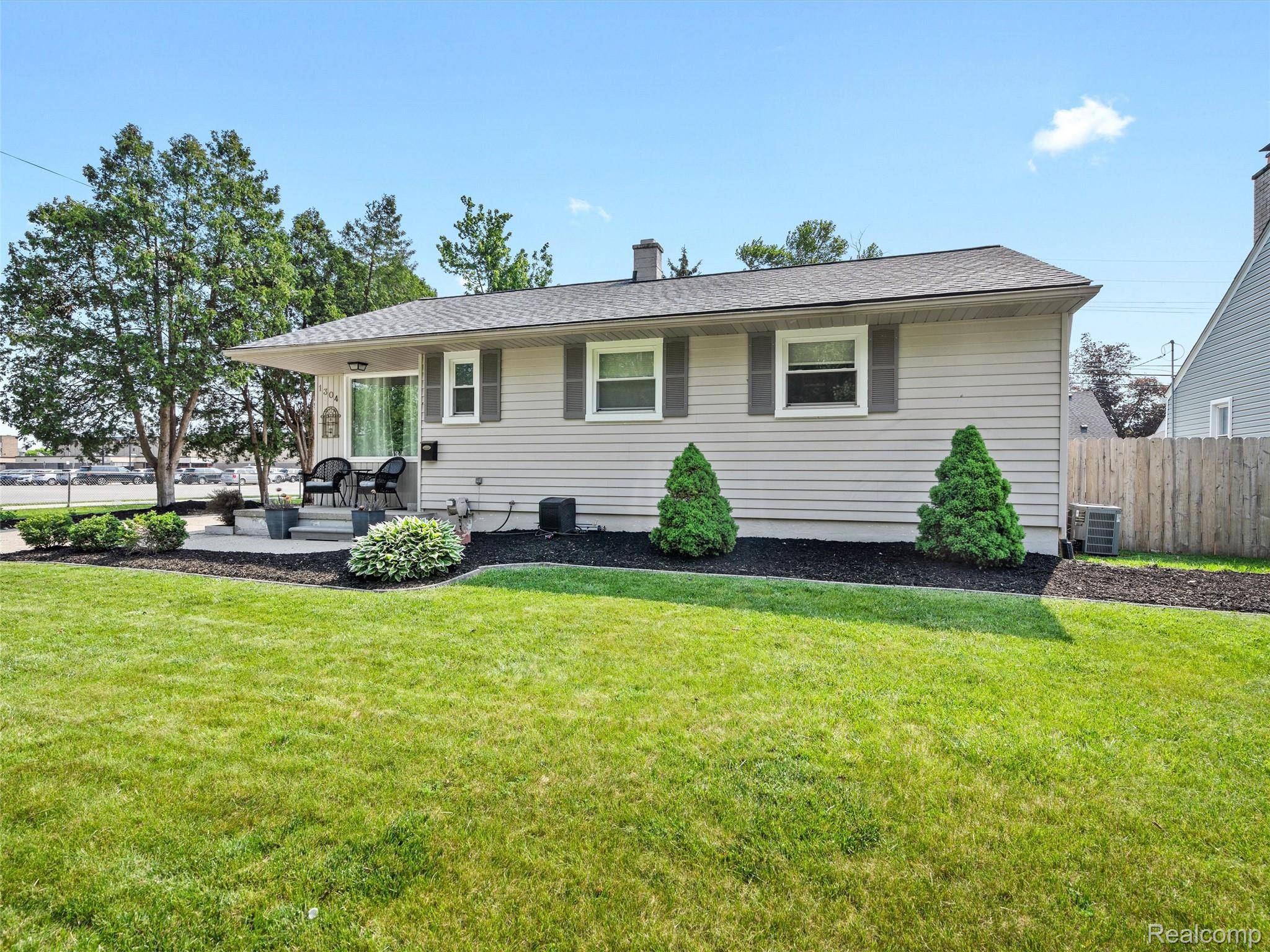 Royal Oak, MI 48067,1304 Grove AVE